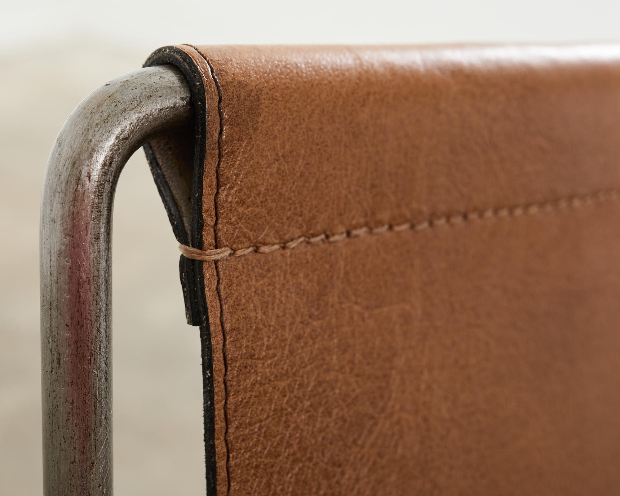 Paire de chaises longues en cuir de style Verner Panton en vente 6