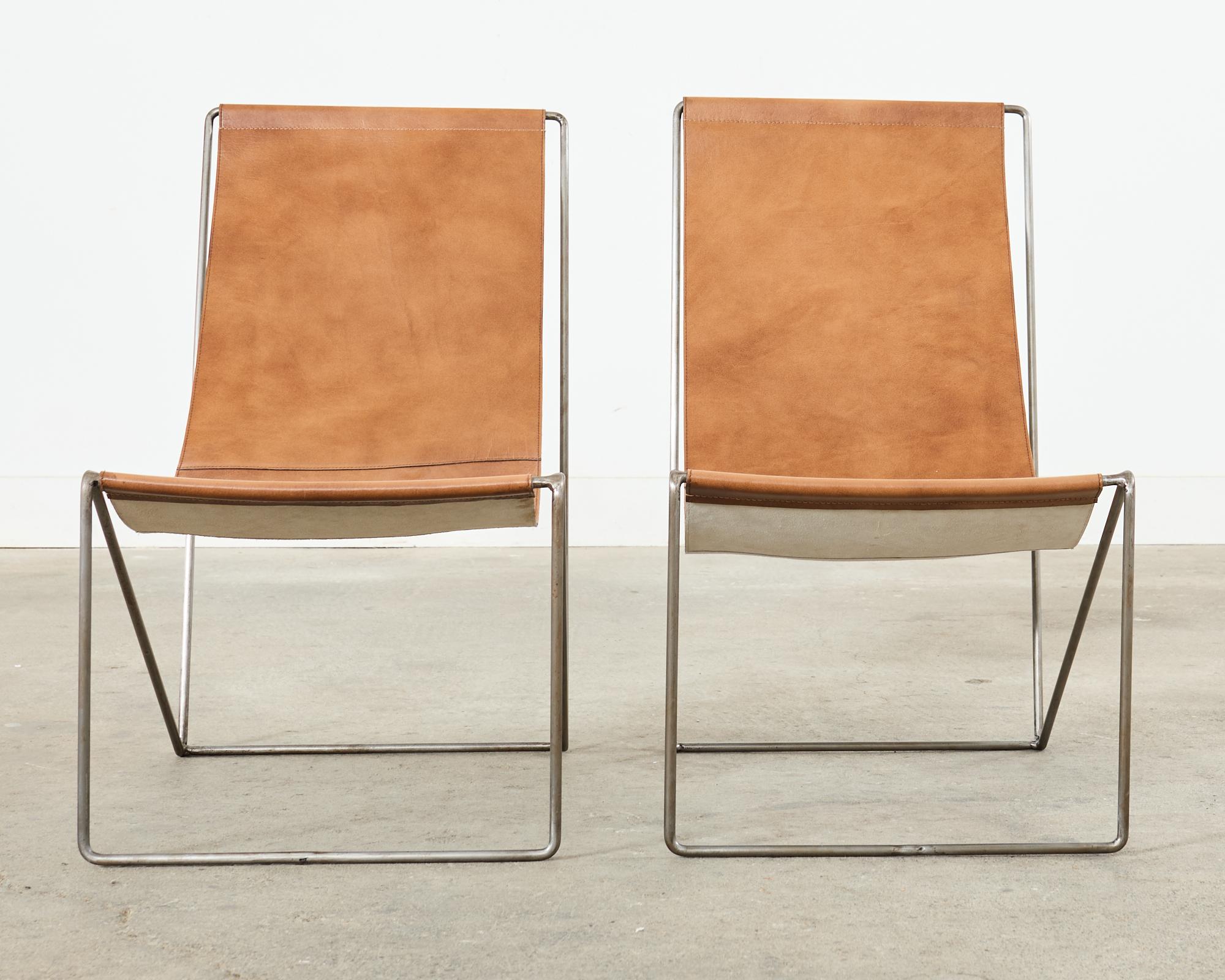 Moderne Paire de chaises longues en cuir de style Verner Panton en vente