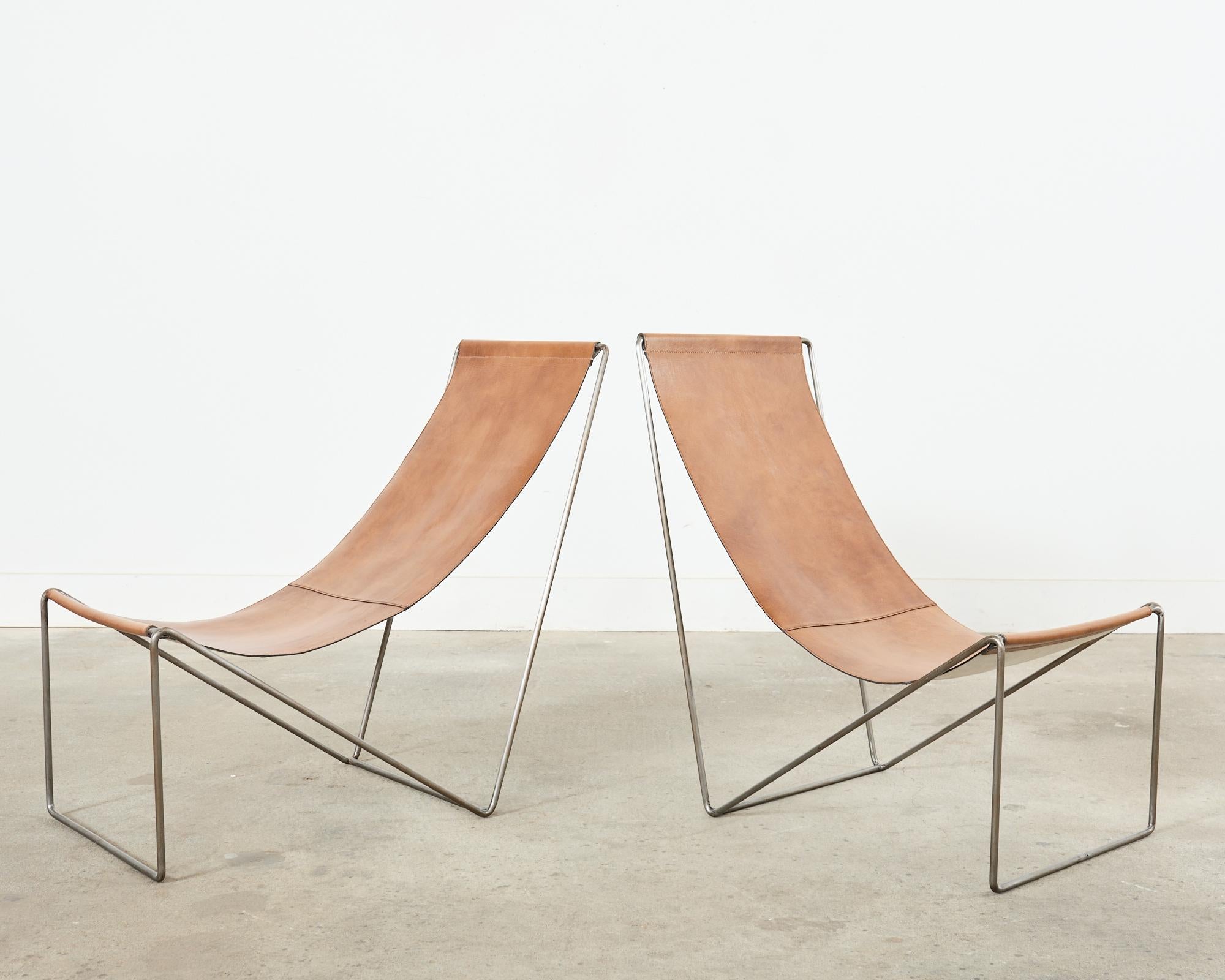 Fait main Paire de chaises longues en cuir de style Verner Panton en vente