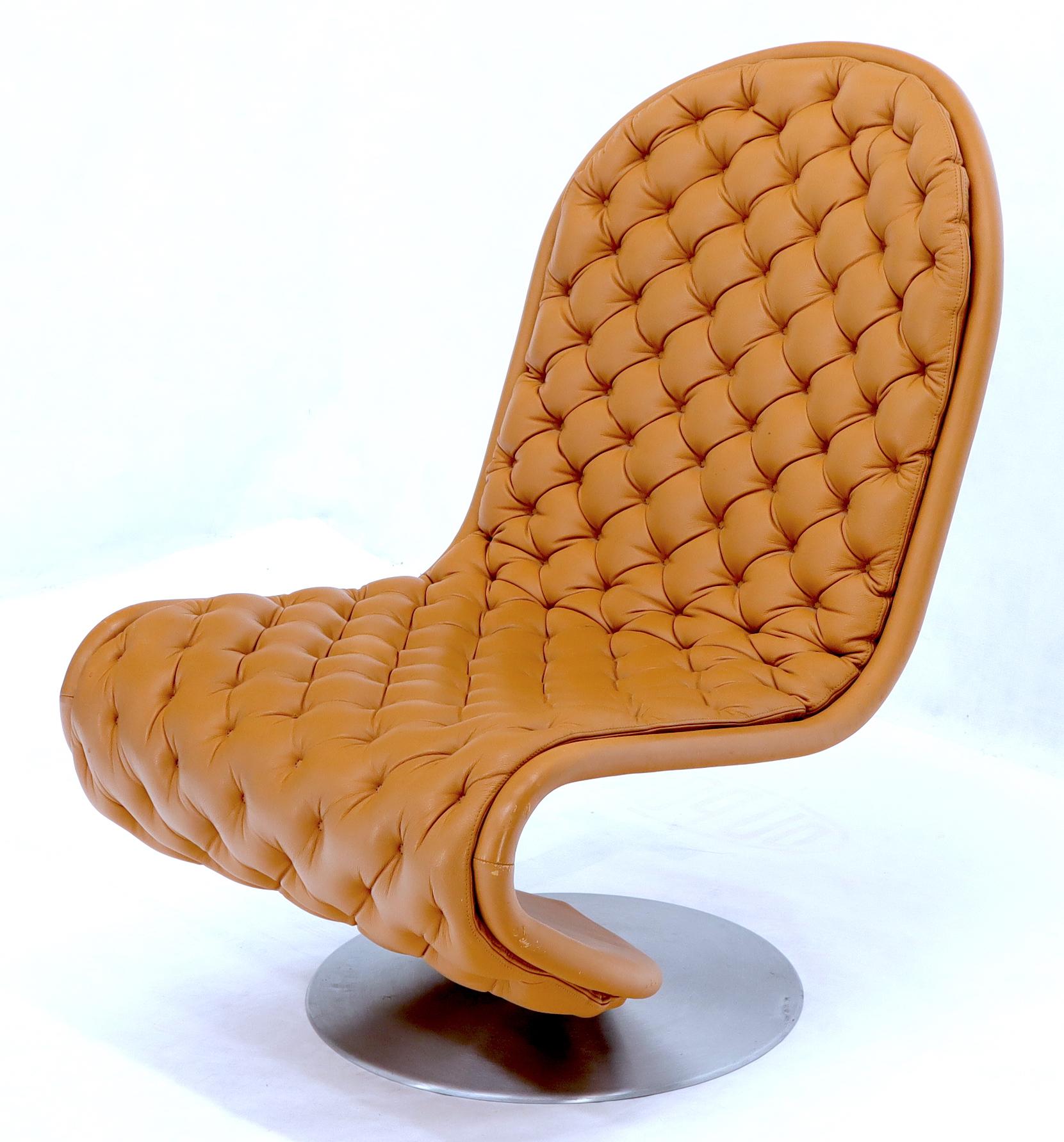 Ein Paar Verner Panton Tan Tufted Leather 123 Lounge Chairs (20. Jahrhundert) im Angebot