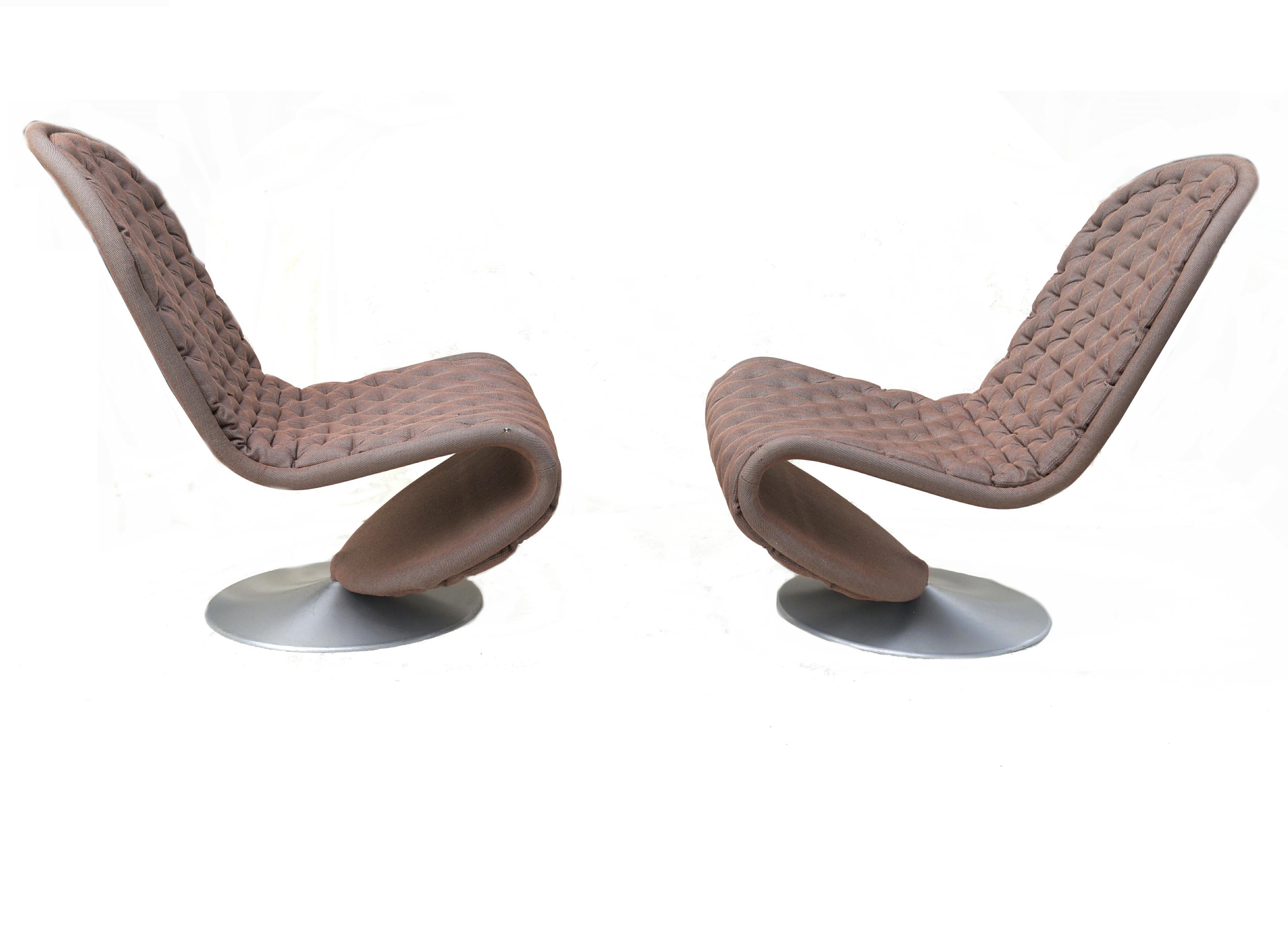 Contemporary Pair of Verner Panton Tufted 1-2-3 Mid Century Modern Lounge Chairs For Sale