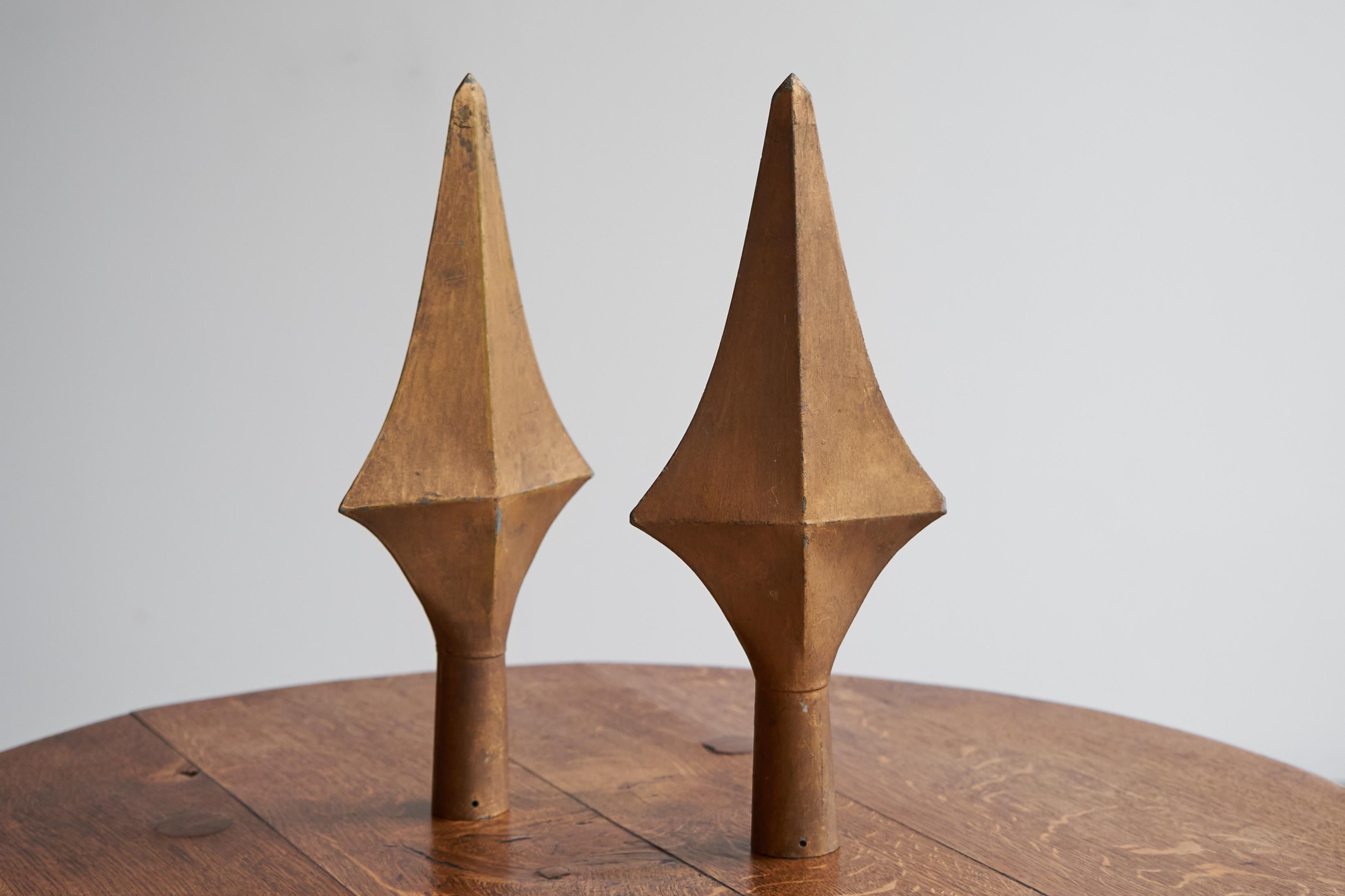 Coppia di terminali antichi dipinti in oro molto decorativi del XIX secolo

Si tratta di una coppia molto desiderabile di terminali dipinti in oro provenienti da un edificio del XIX secolo. 

Una forma meravigliosa e interessante che cattura la luce