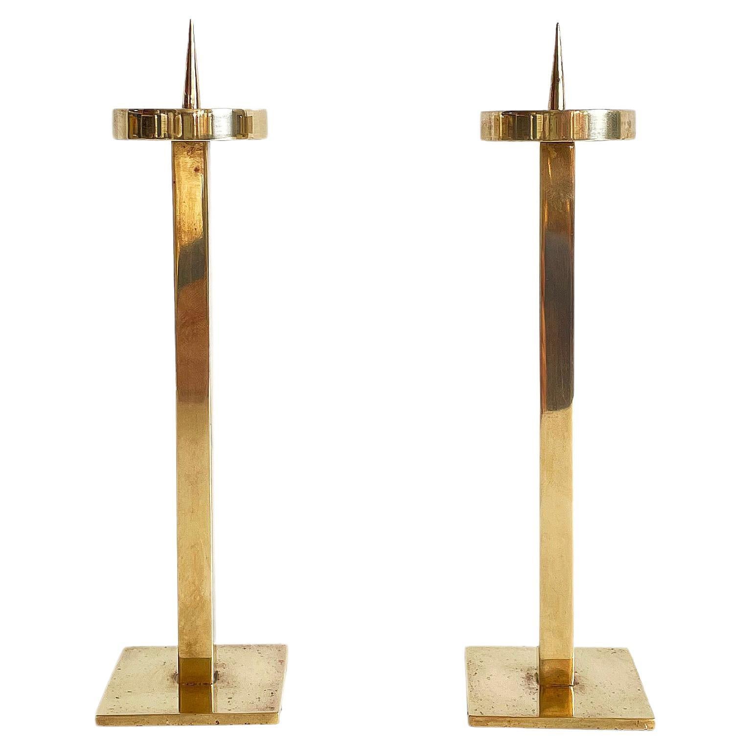 Pair of Very Elegant Mid-century Minimalist Brass Candlestick Holders For Sale