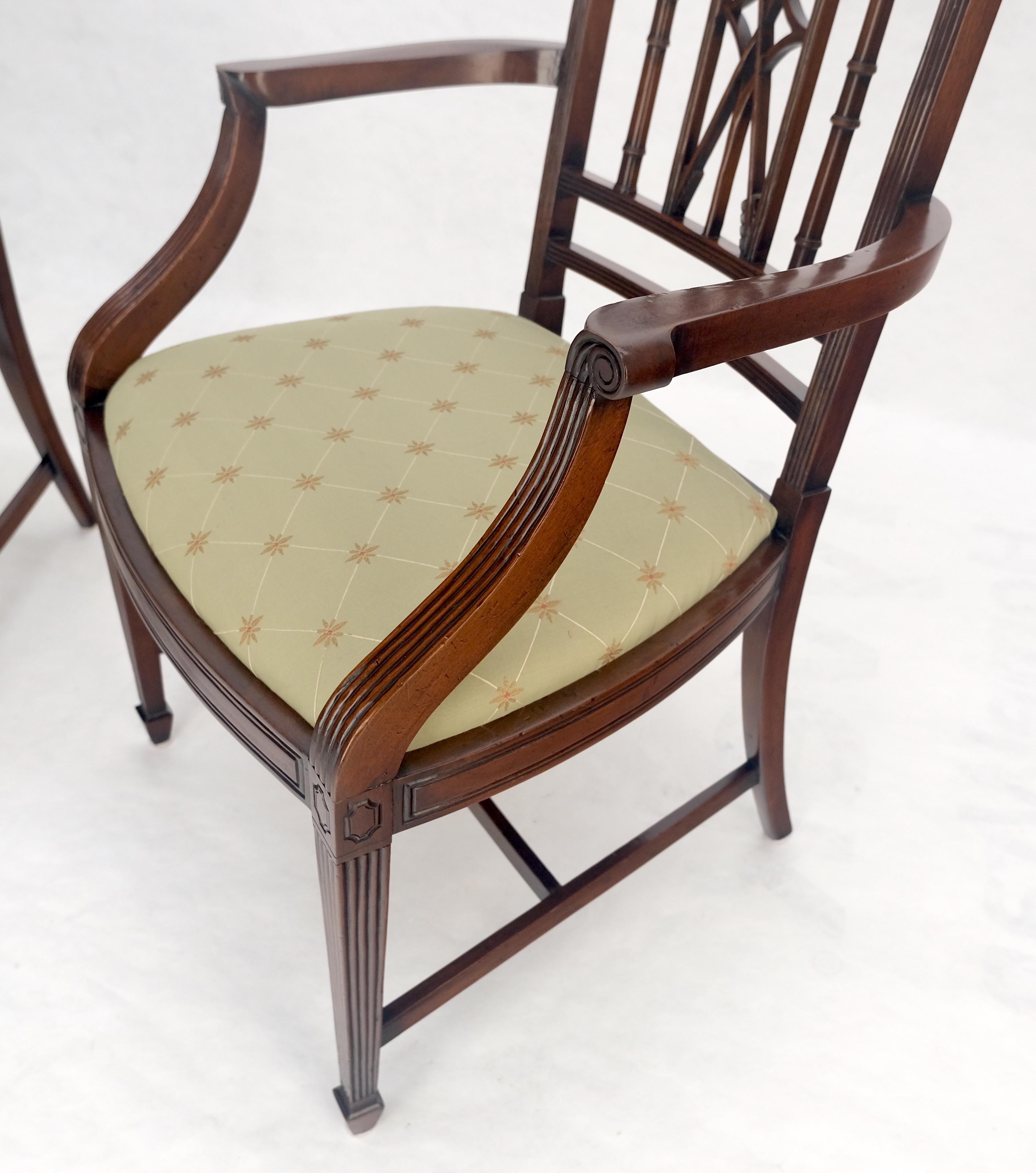 Mogano Coppia di poltrone a braccio aperto in finto bambù Arrow in mogano intagliato molto bene MINT in vendita