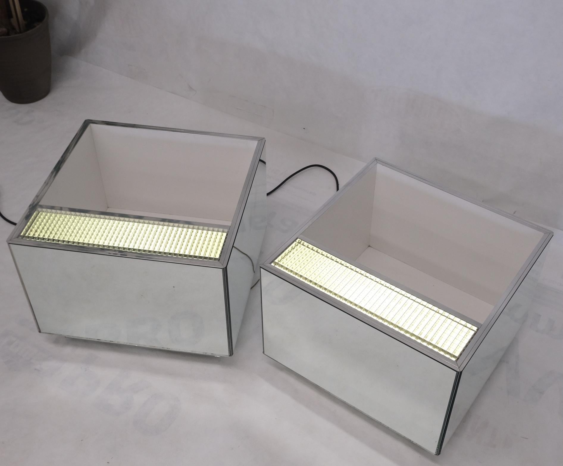 Pair of Very Fine Mirrored Box Planters Lights Stainless Steel Cases For Sale 2