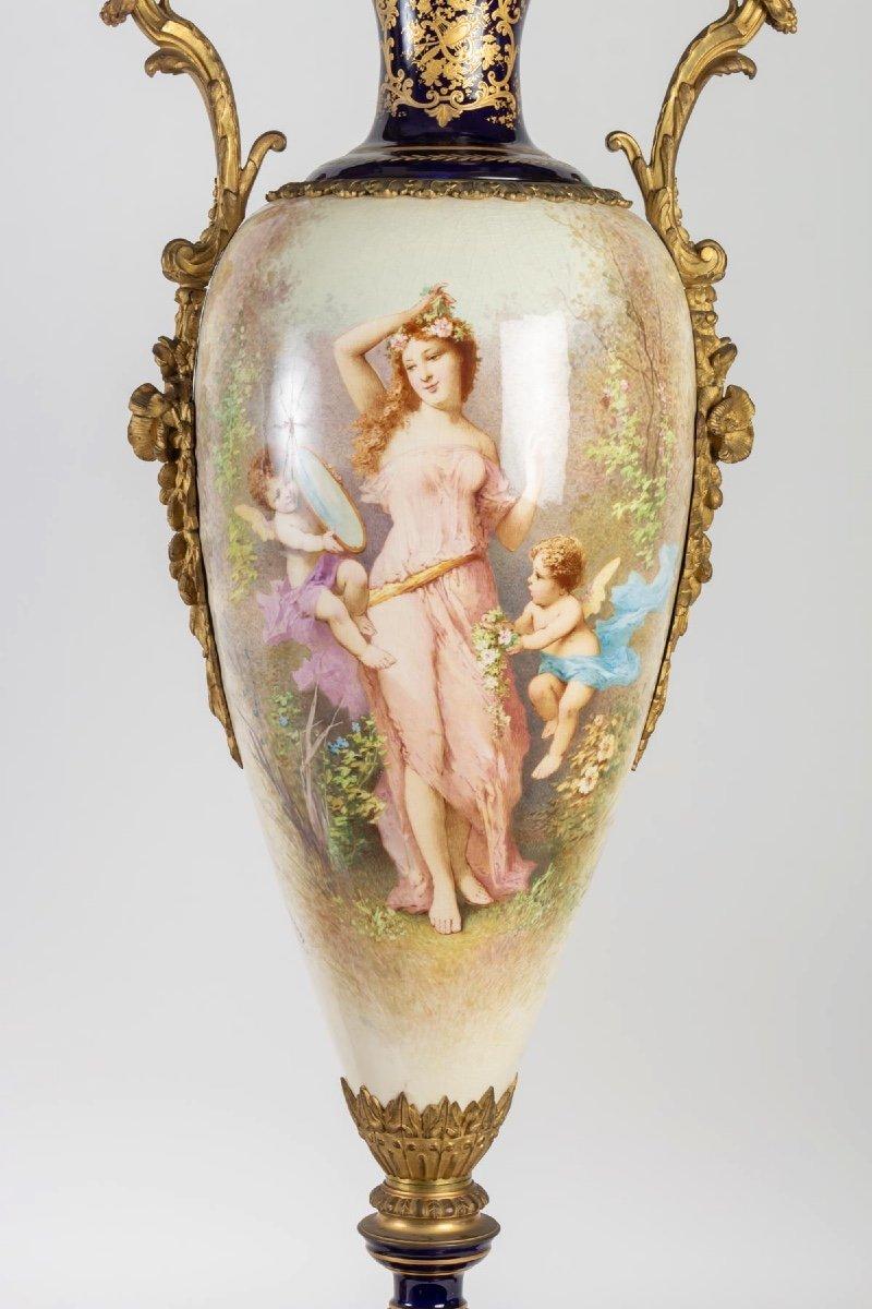 Pair of Very Fine Sèvres Porcelain Vases 1