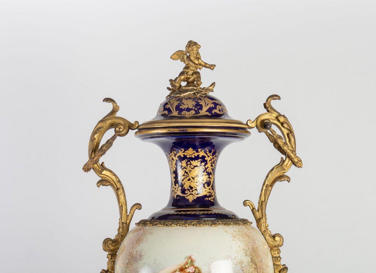 Pair of Very Fine Sèvres Porcelain Vases 2