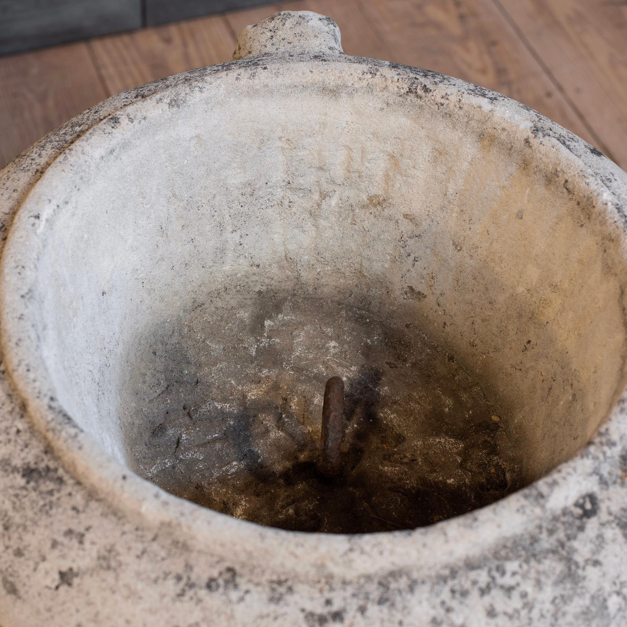 Pair of Very Good 18th C Carved Garden Urns with Draped Swags and Flouted Bowls For Sale 5