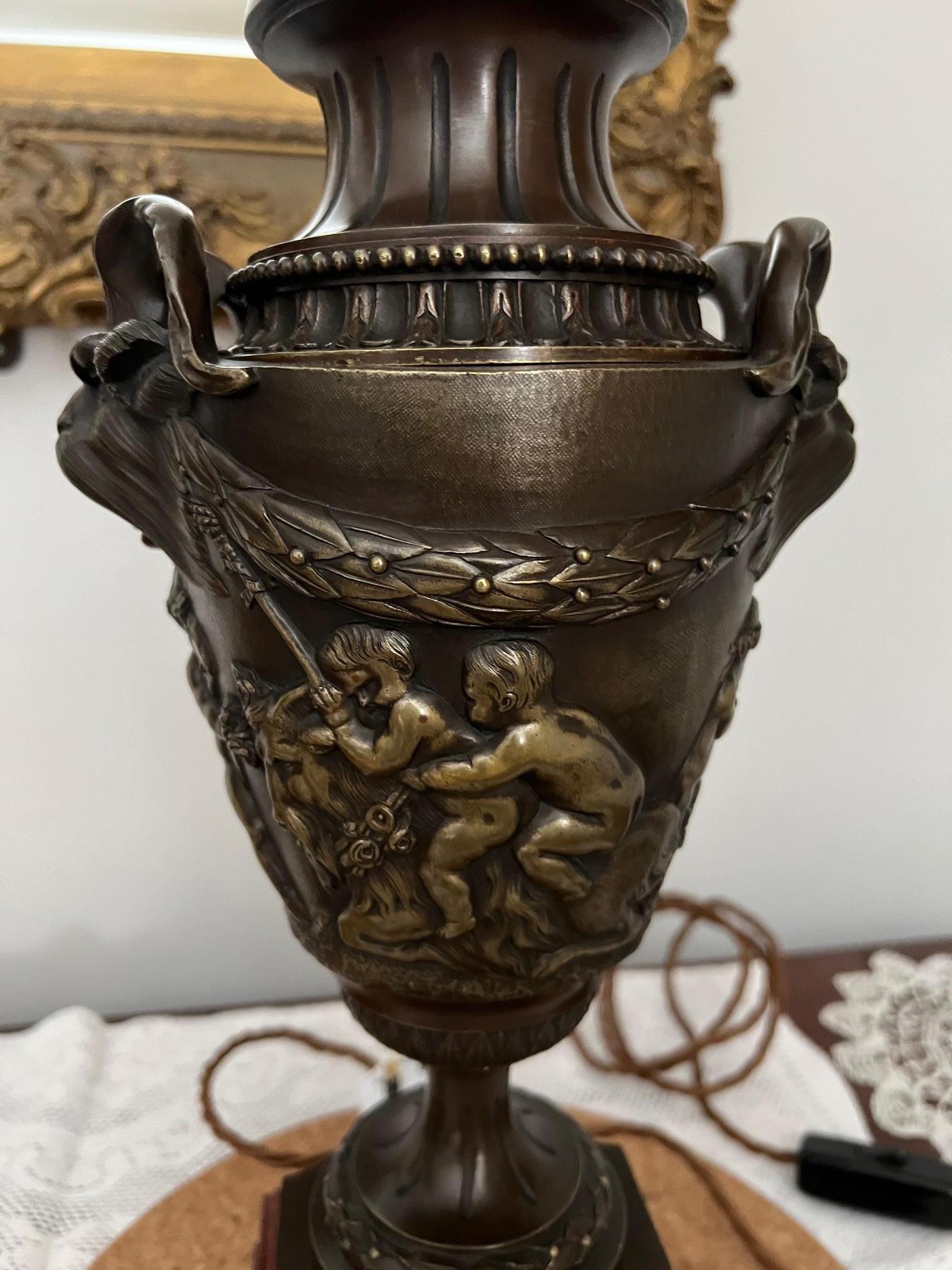 Fine XIX secolo Coppia di ottime lampade a olio in bronzo in vendita
