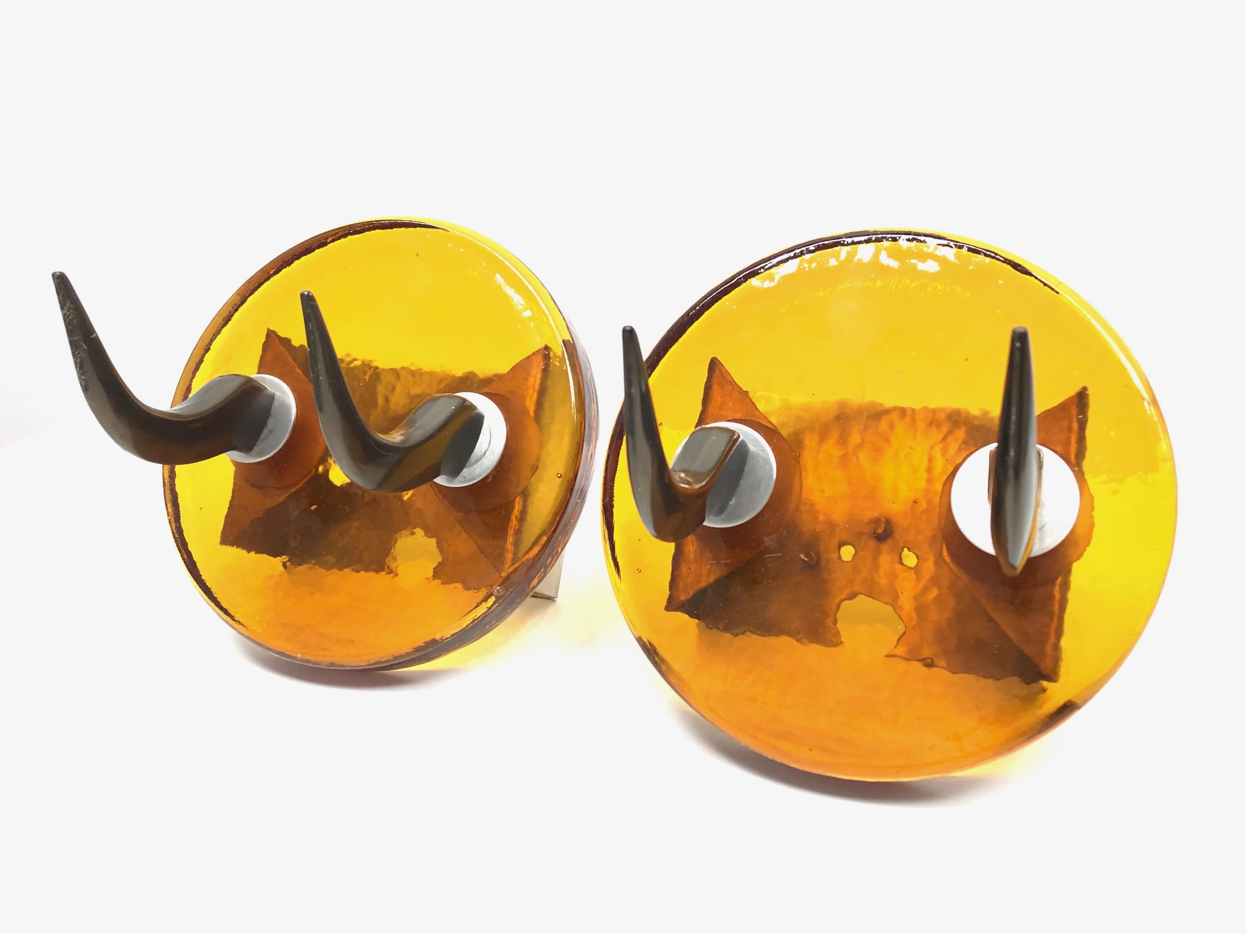 Pair of Very Heavy Textured Glass & Metal Cow Horn Mid-Century Modern Wall Hooks In Good Condition For Sale In Nuernberg, DE