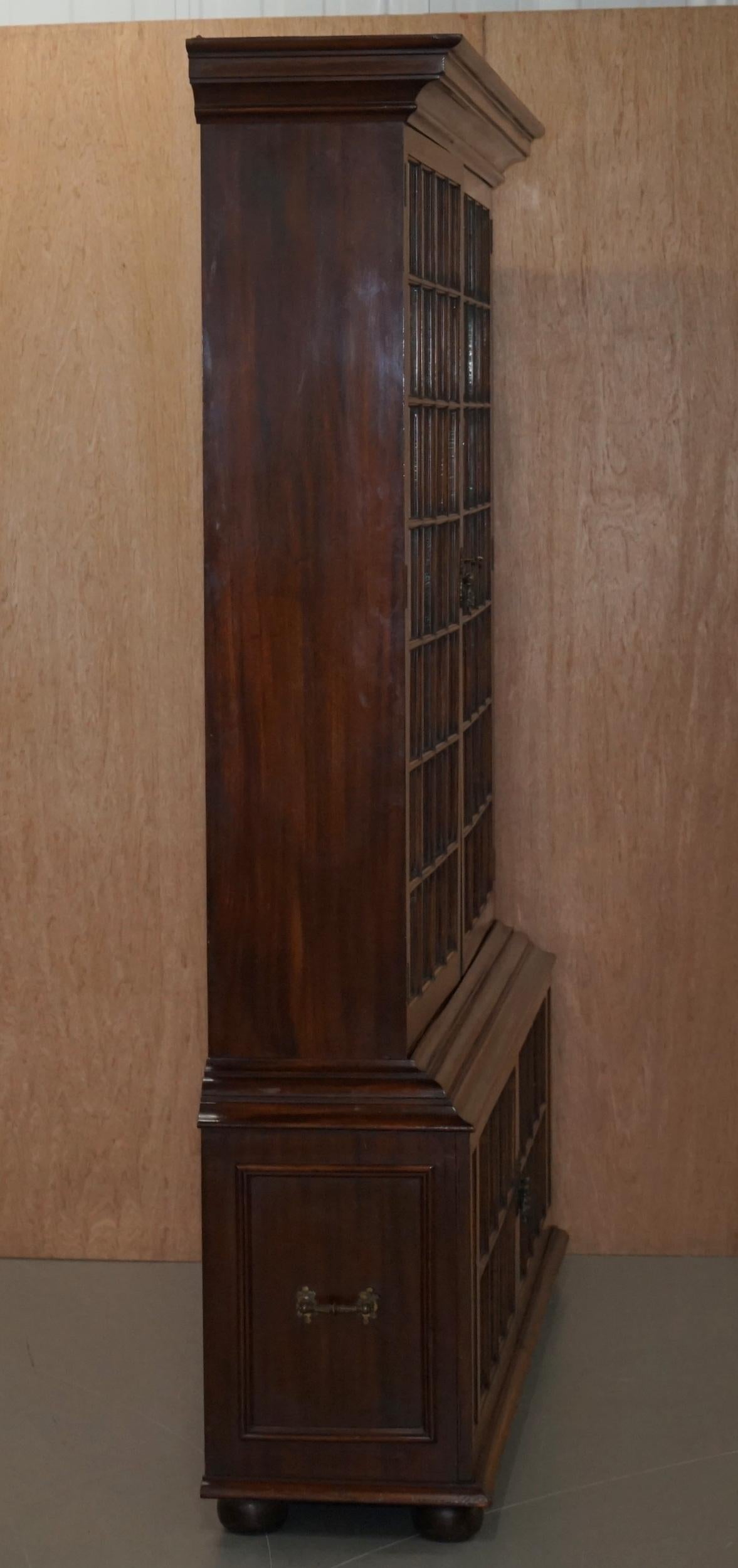 Paire de très grandes bibliothèques Samuel Pepys 1666 d'après l'original en vente 7