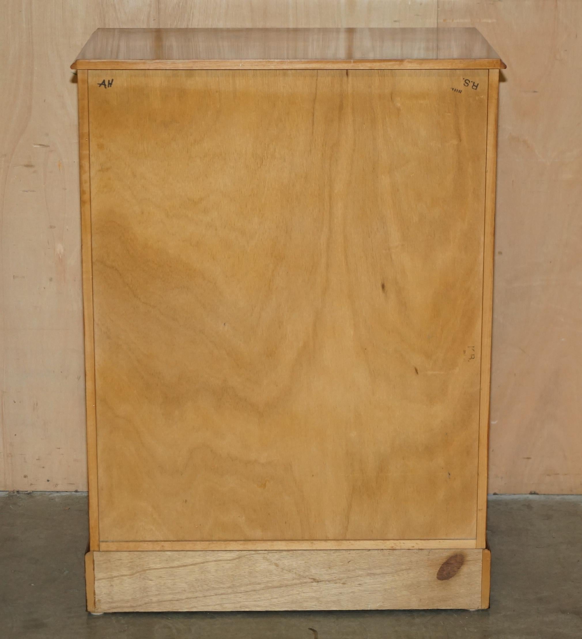 PAIR OF VERY LARGE 110CM TALL SHERATON REVIVAL BURR YEW CHESTS OF DRAWERs For Sale 2