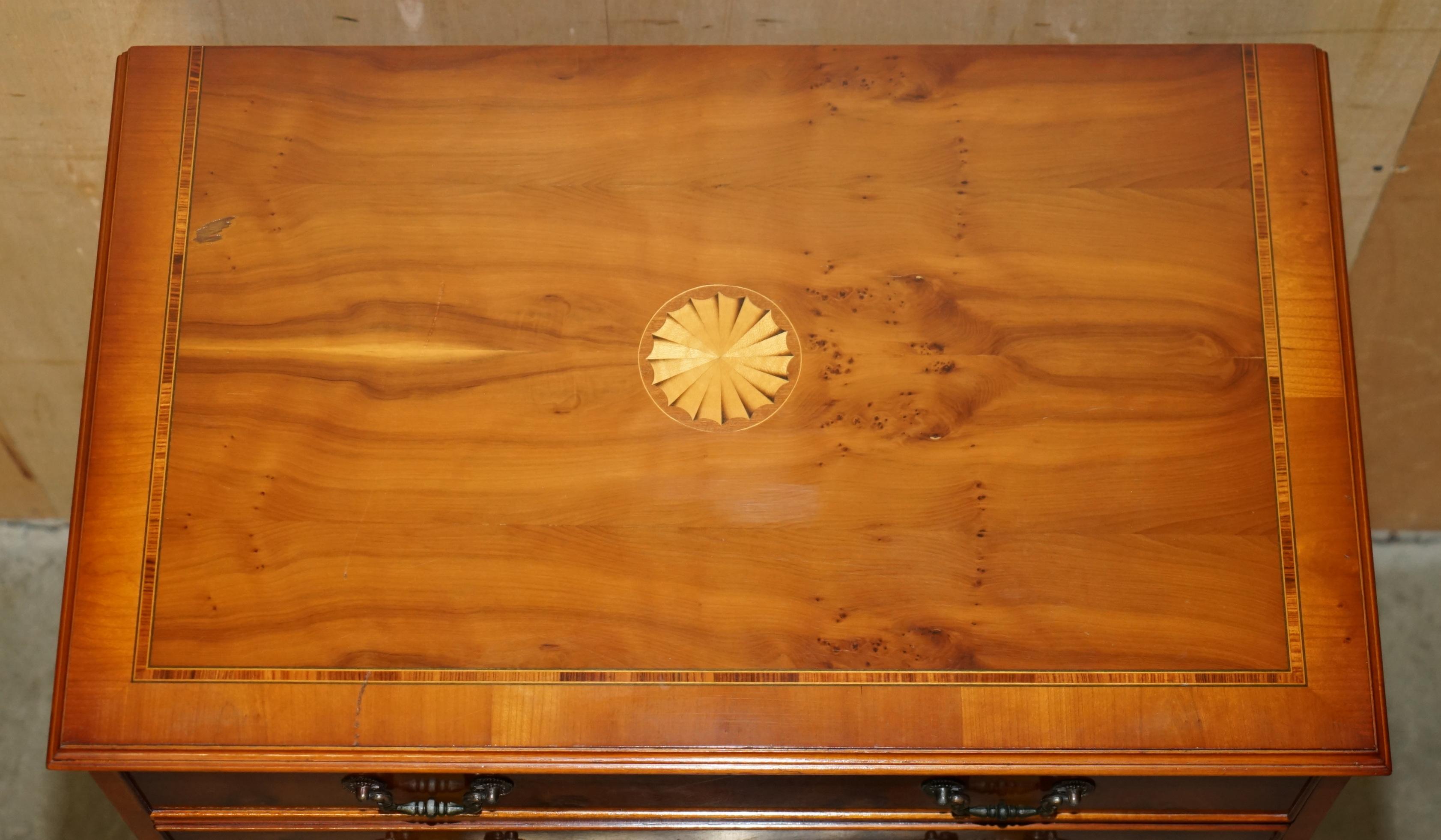 PAIR OF VERY LARGE 110CM TALL SHERATON REVIVAL BURR YEW CHESTS OF DRAWERs For Sale 10