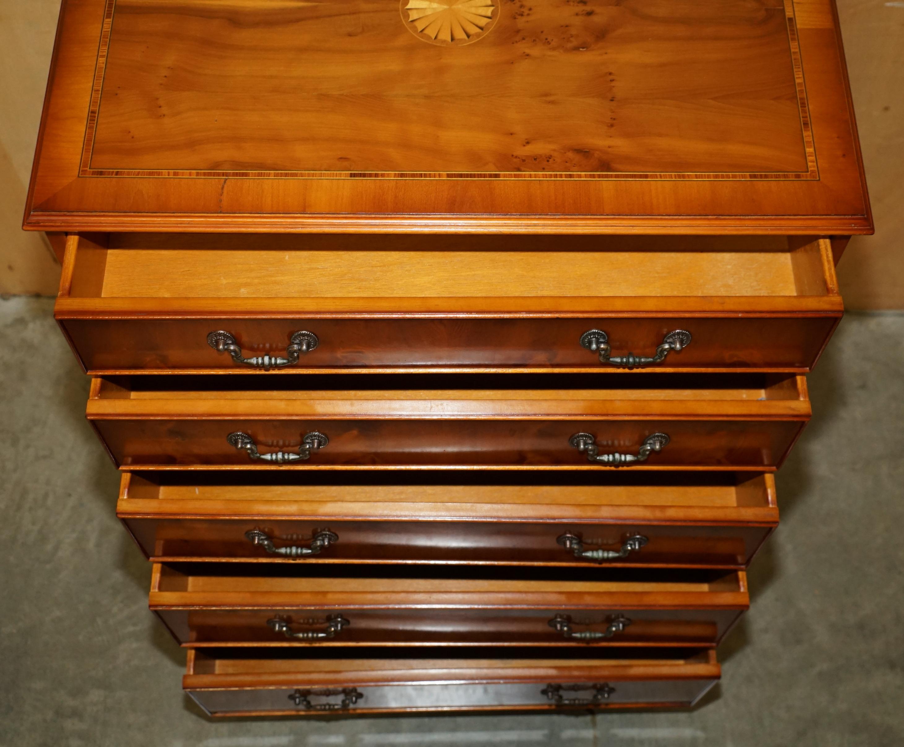 PAIR OF VERY LARGE 110CM TALL SHERATON REVIVAL BURR YEW CHESTS OF DRAWERs For Sale 12