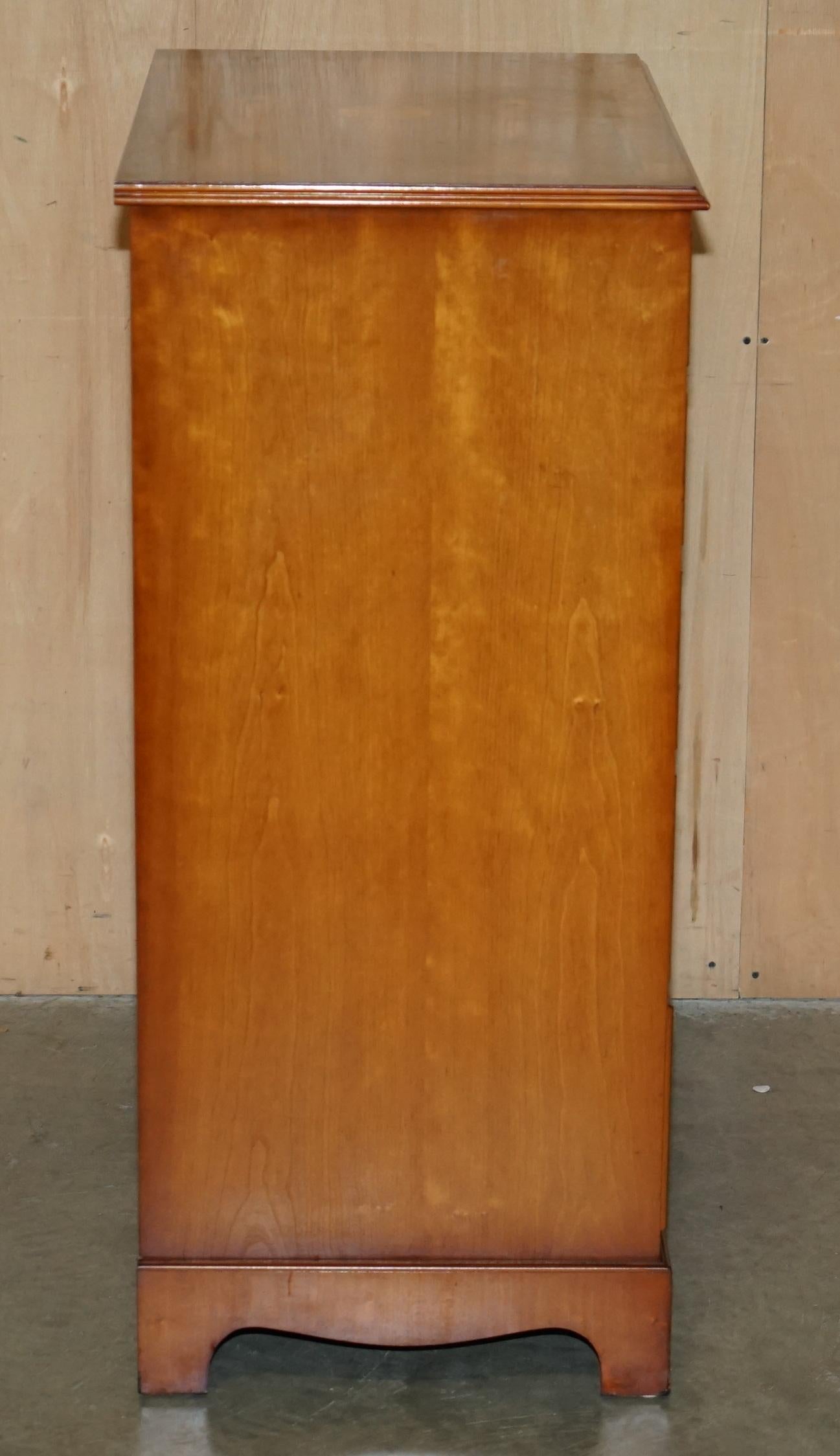 PAIR OF VERY LARGE 110CM TALL SHERATON REVIVAL BURR YEW CHESTS OF DRAWERs For Sale 1