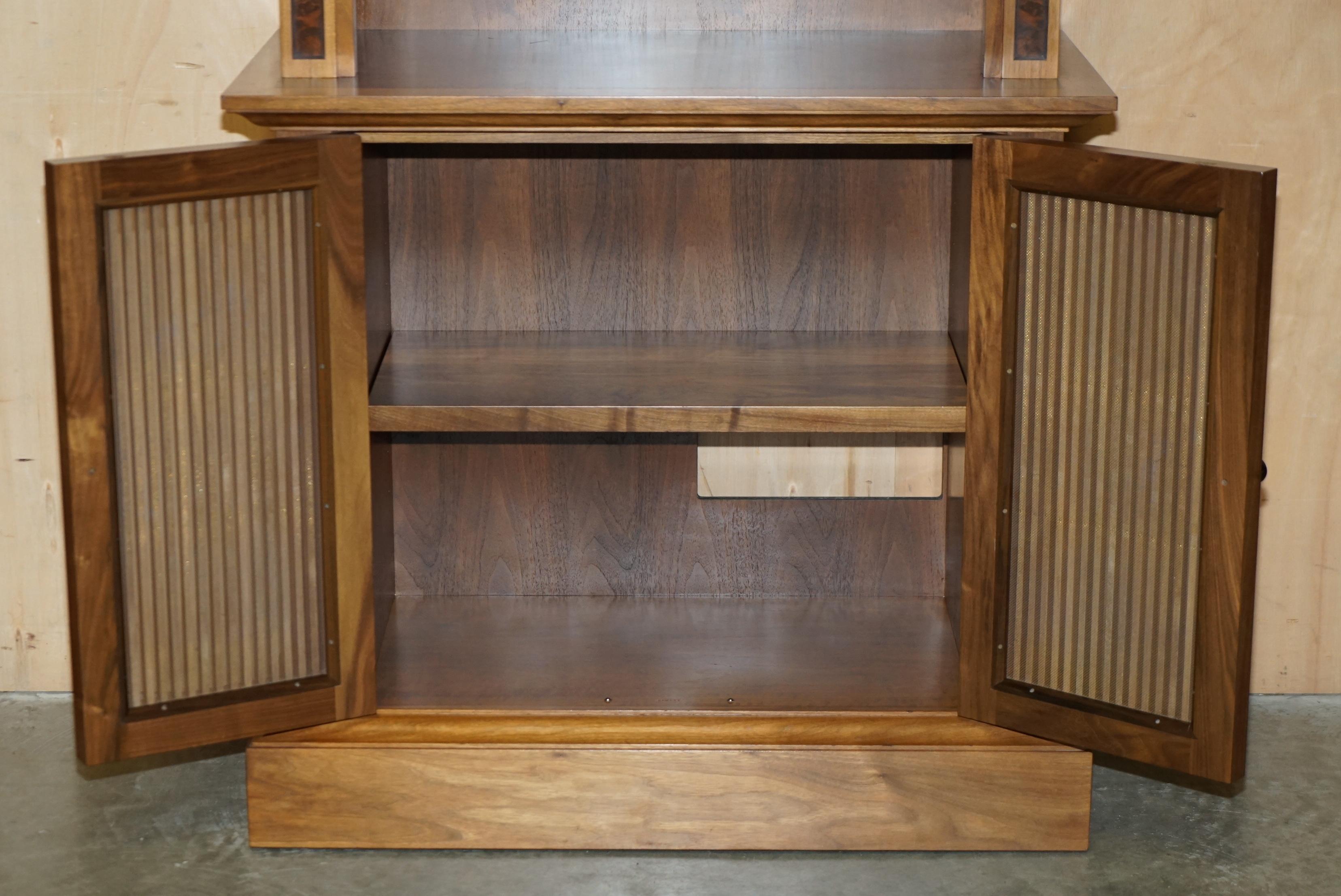 PAIR OF VERY LARGE 2.6 METER TALL BURR WALNUT DAVID LINLEY LIBRARY BOOKCASEs For Sale 6