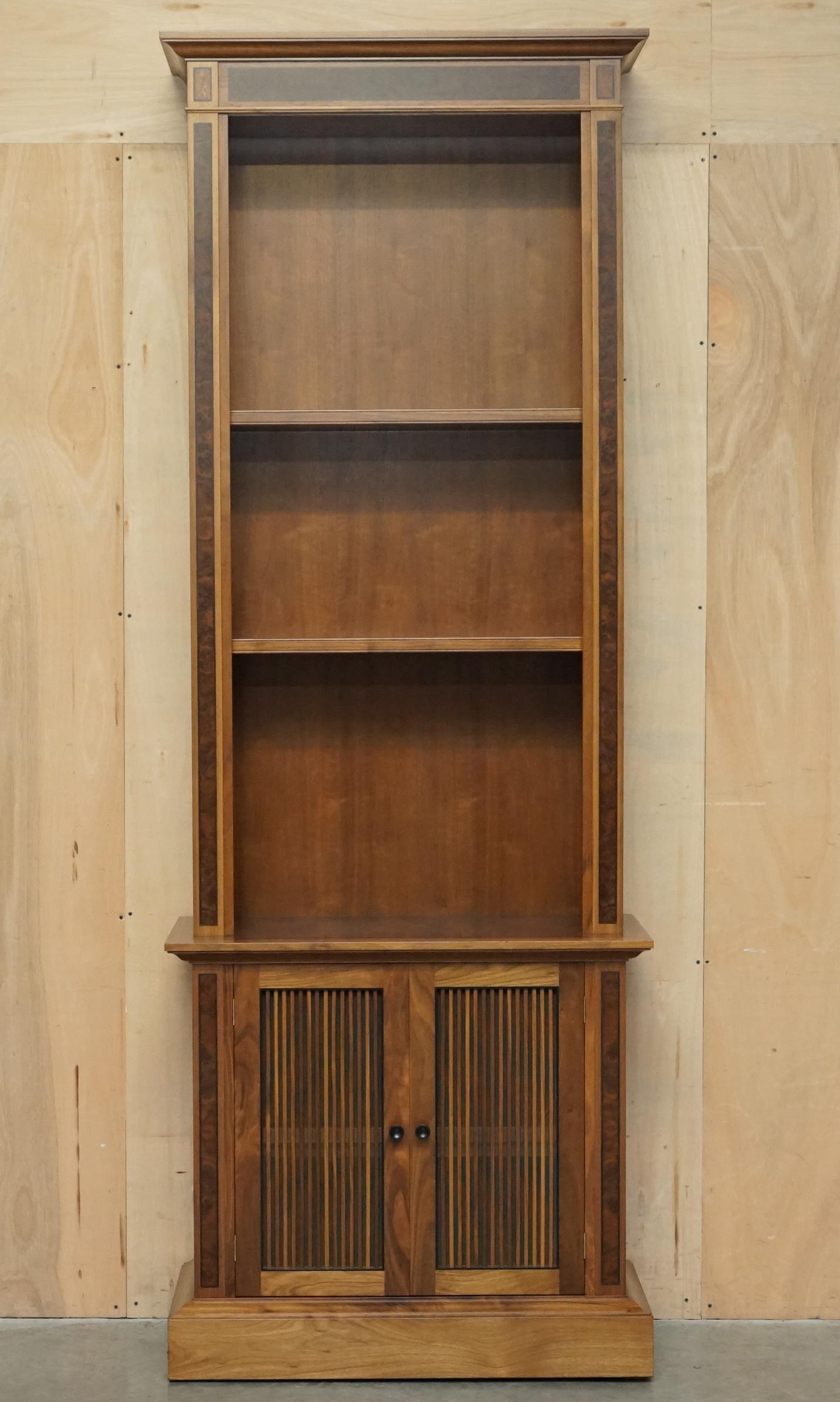 PAIR OF VERY LARGE 2.6 METER TALL BURR WALNUT DAVID LINLEY LIBRARY BOOKCASEs For Sale 10