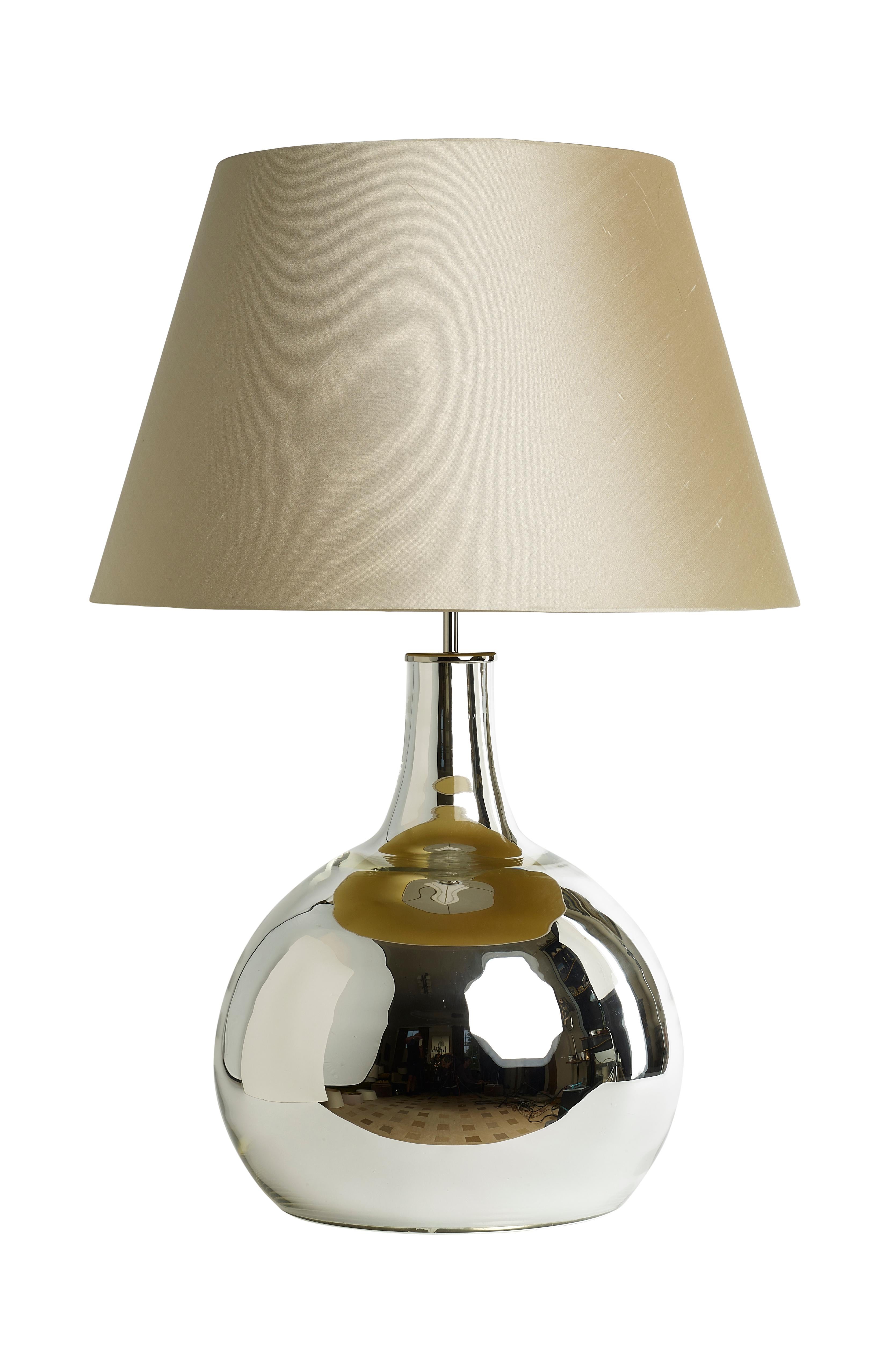 Fait main Paire de très grandes lampes de table en verre miroir en forme de ballon par Andrew Kornat Designs en vente