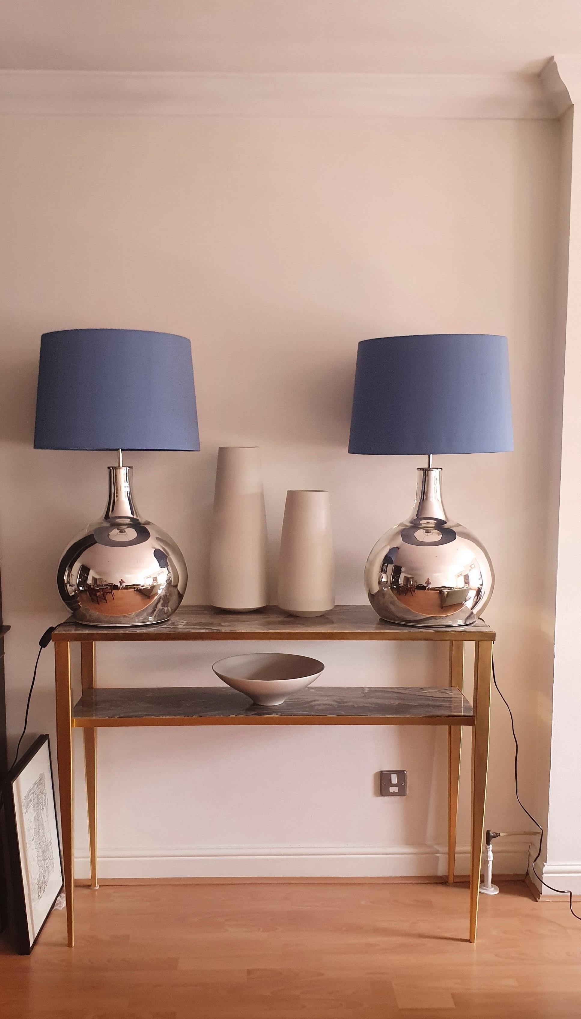 Paire de très grandes lampes de table en verre miroir en forme de ballon par Andrew Kornat Designs Bon état - En vente à London, GB