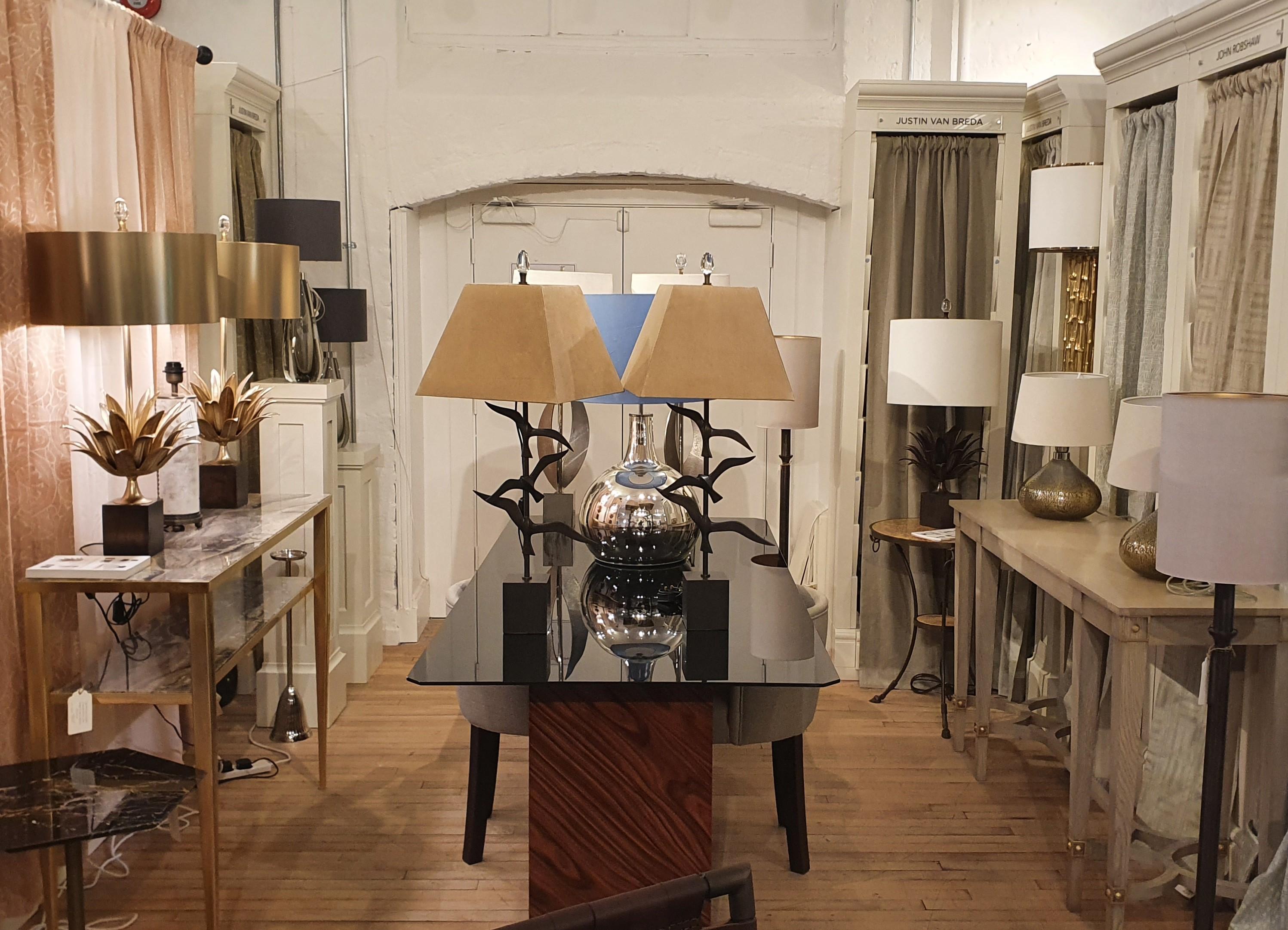 XXIe siècle et contemporain Paire de très grandes lampes de table en verre miroir en forme de ballon par Andrew Kornat Designs en vente