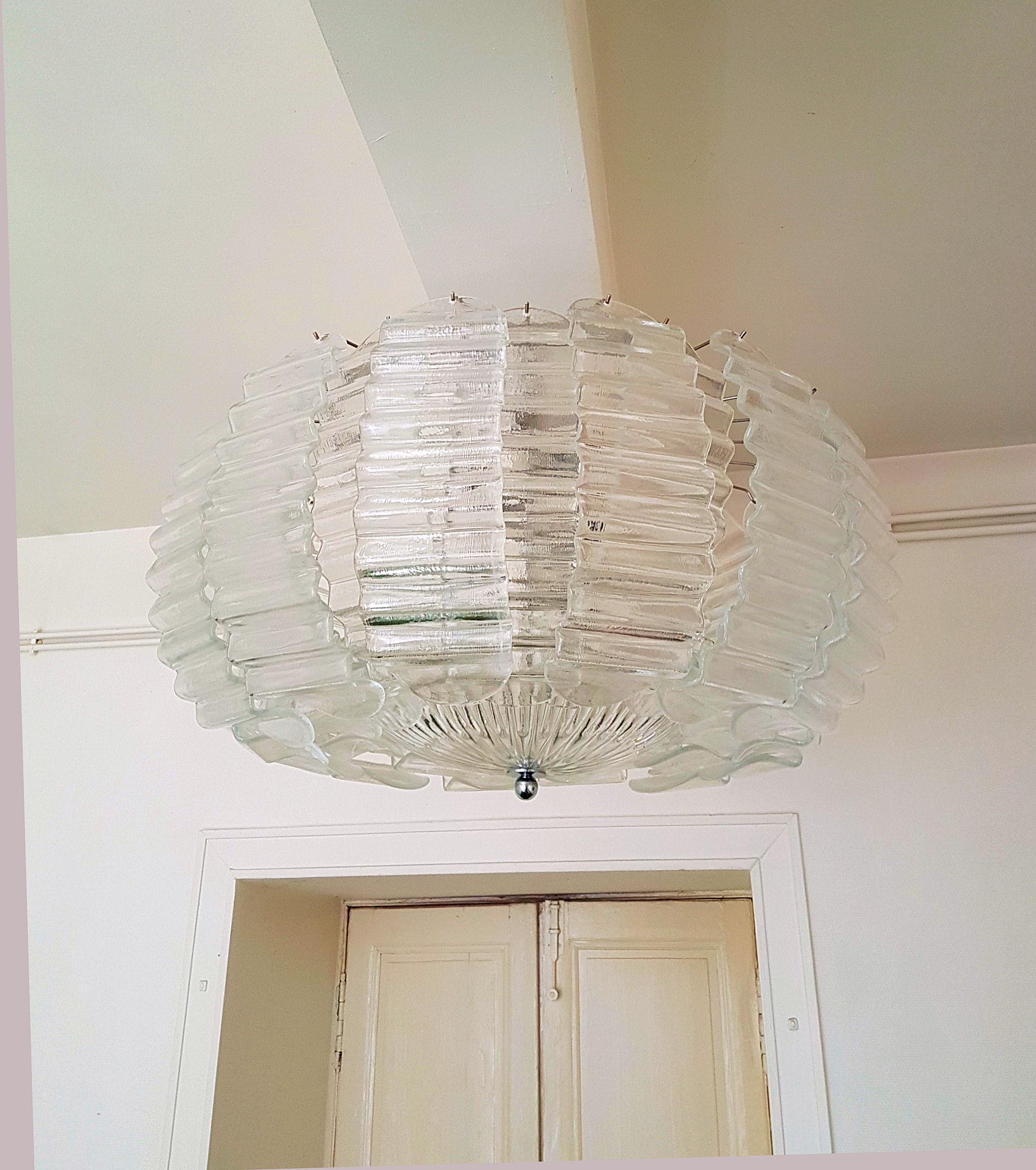 Extra large Mid-Century Modern clear Murano glass chandelier or flush mount, by Barovier & Toso, Italy, 1970.
Composed of a chrome frame with chain and canopy: H 12 in. / 30 cm;
A large bottom textured bowl, and 28 curved and pleated clear