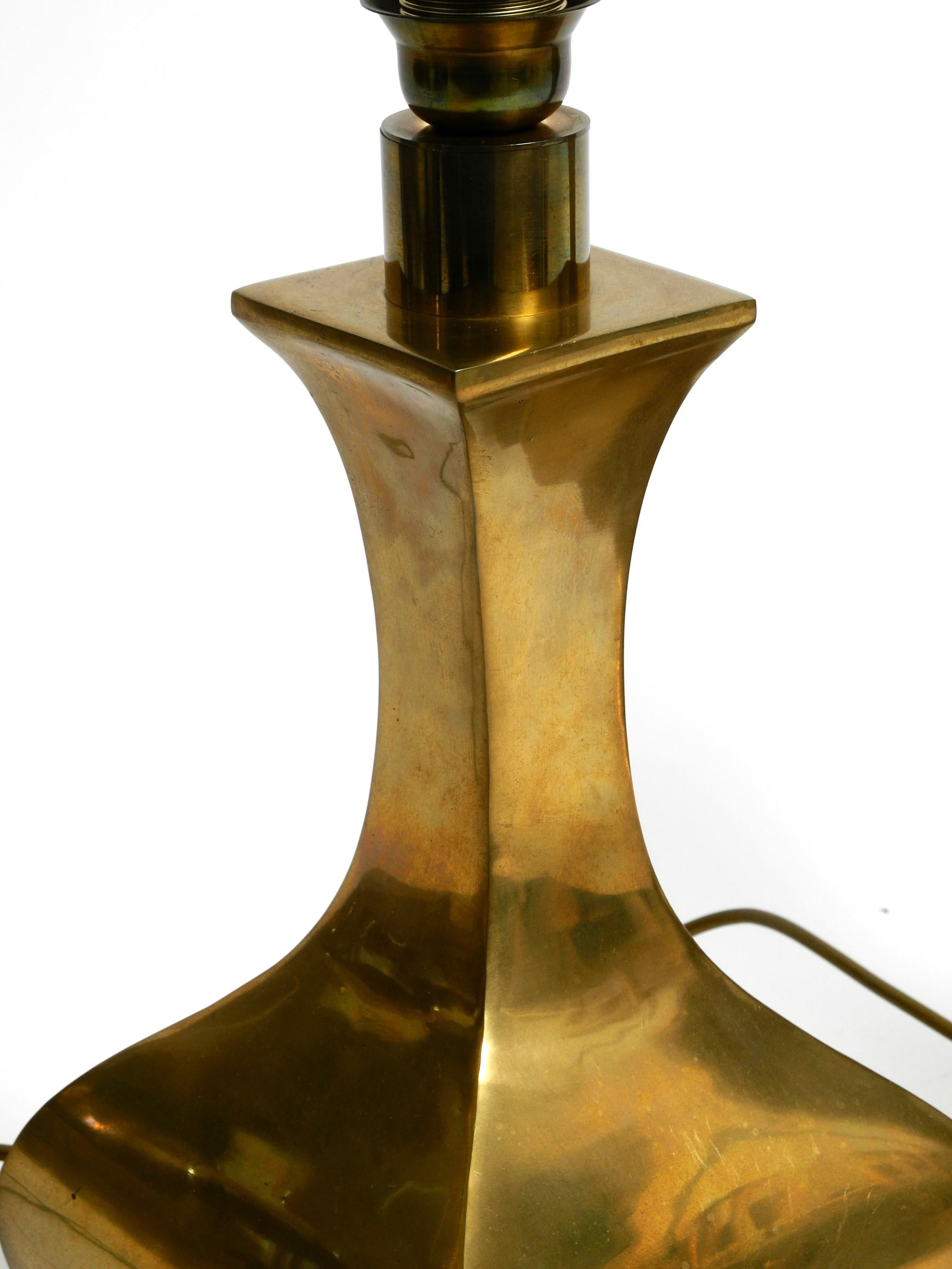 Pair of Very Large, Extraordinary 1950s Italian Brass Table Lamps For Sale 11