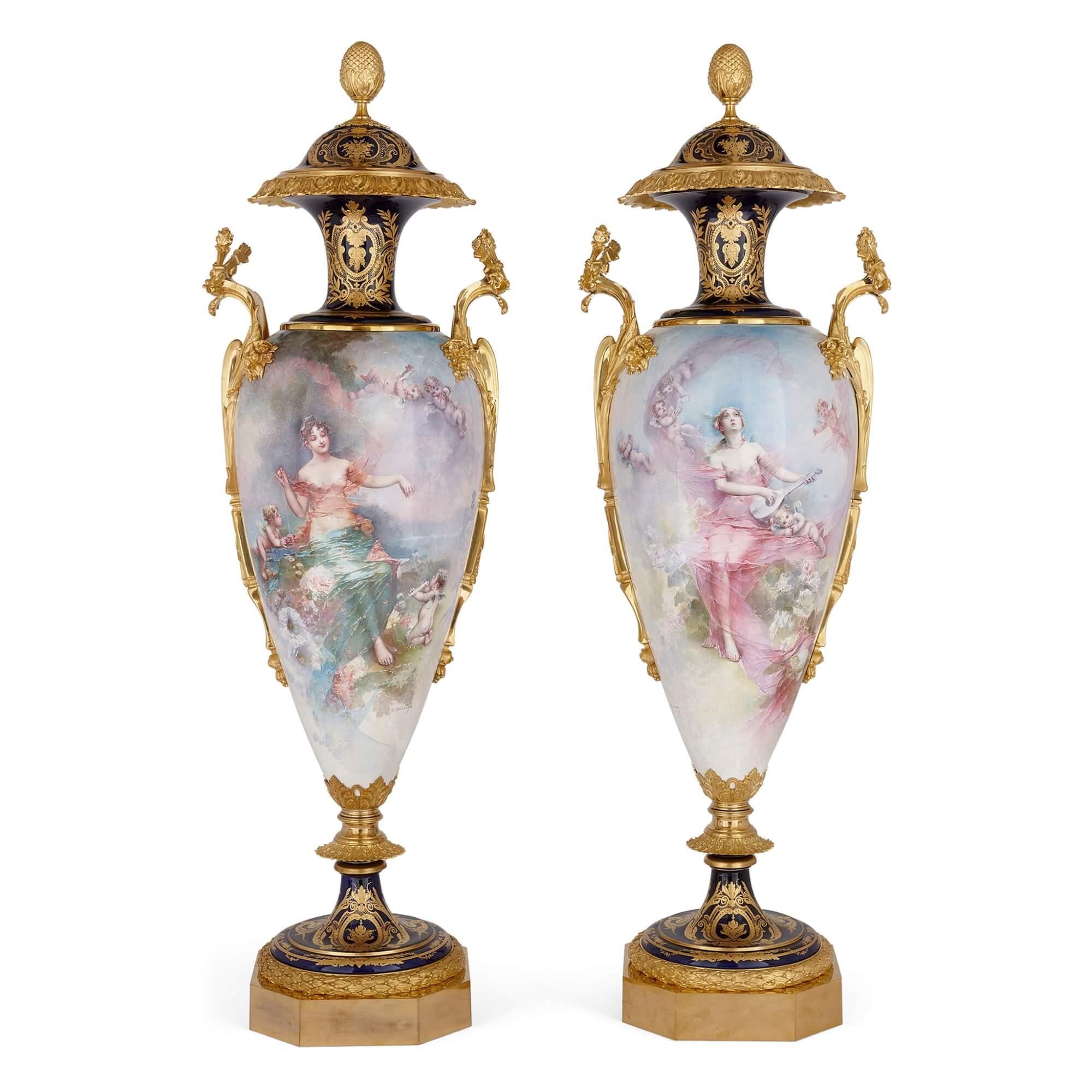 Paire de très grands vases français en porcelaine de Sèvres et bronze doré
Français, fin du 19e siècle 
Hauteur 151cm, largeur 45cm, profondeur 39cm

Exécutée dans le style de Sèvres, l'une des meilleures manufactures de porcelaine, cette paire
