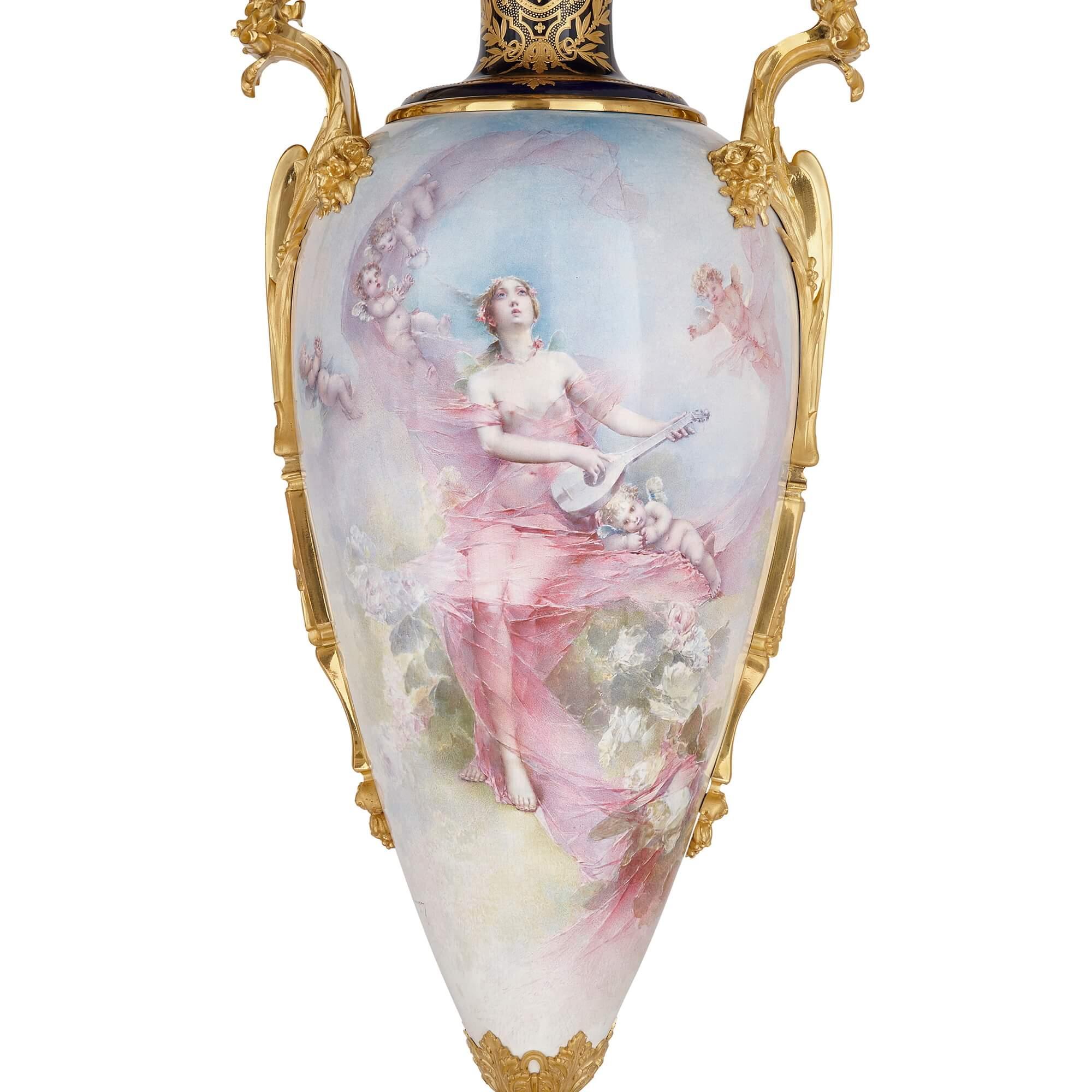 Français Paire de très grands vases en porcelaine et bronze doré de style Sèvres en vente