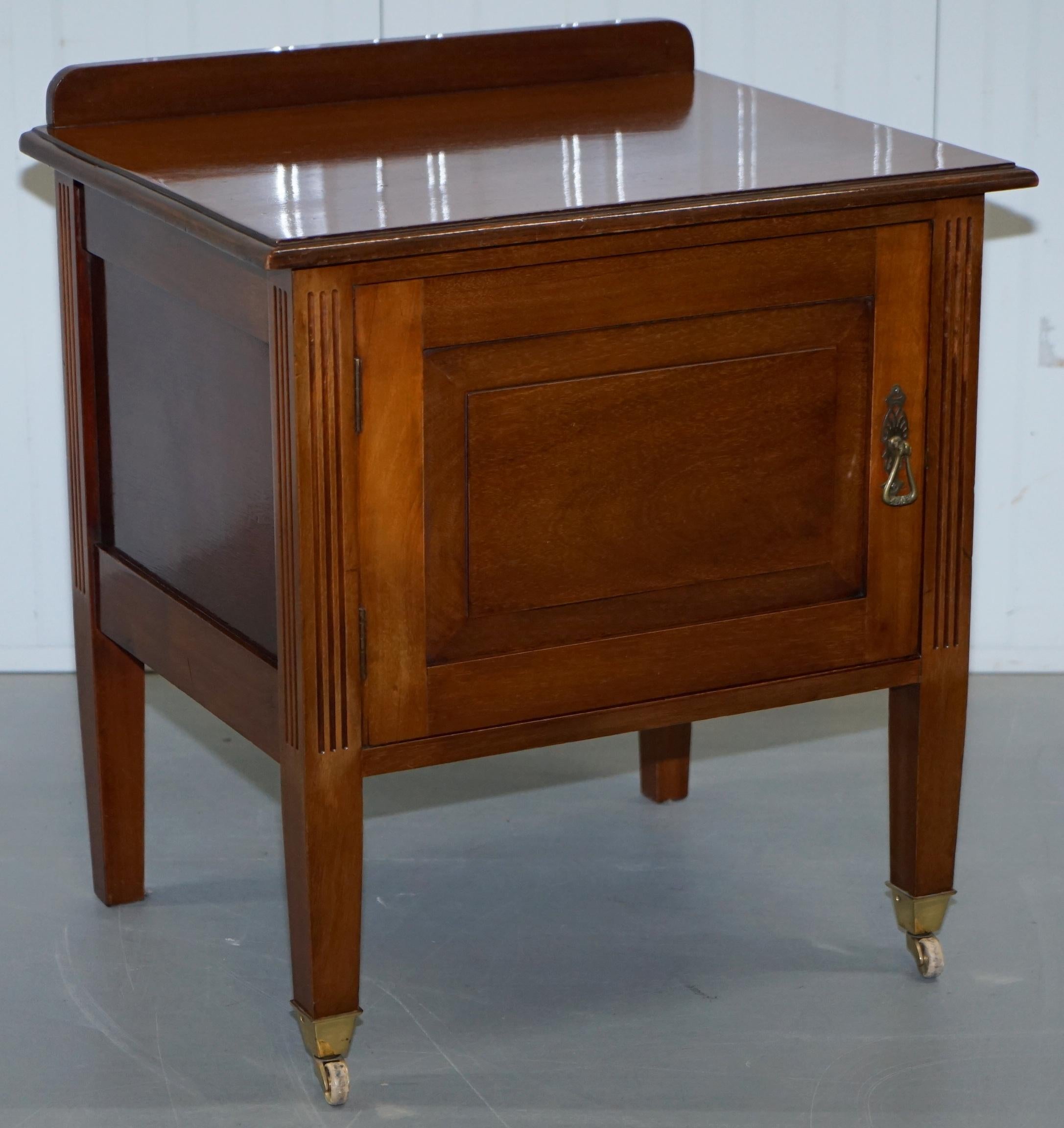 We are delighted to offer for sale this lovely pair of Georgian style bedside tables or side lamp end wine tables in solid flamed mahogany and finished with brass castors

A very good looking and functional pair, these can be used for many