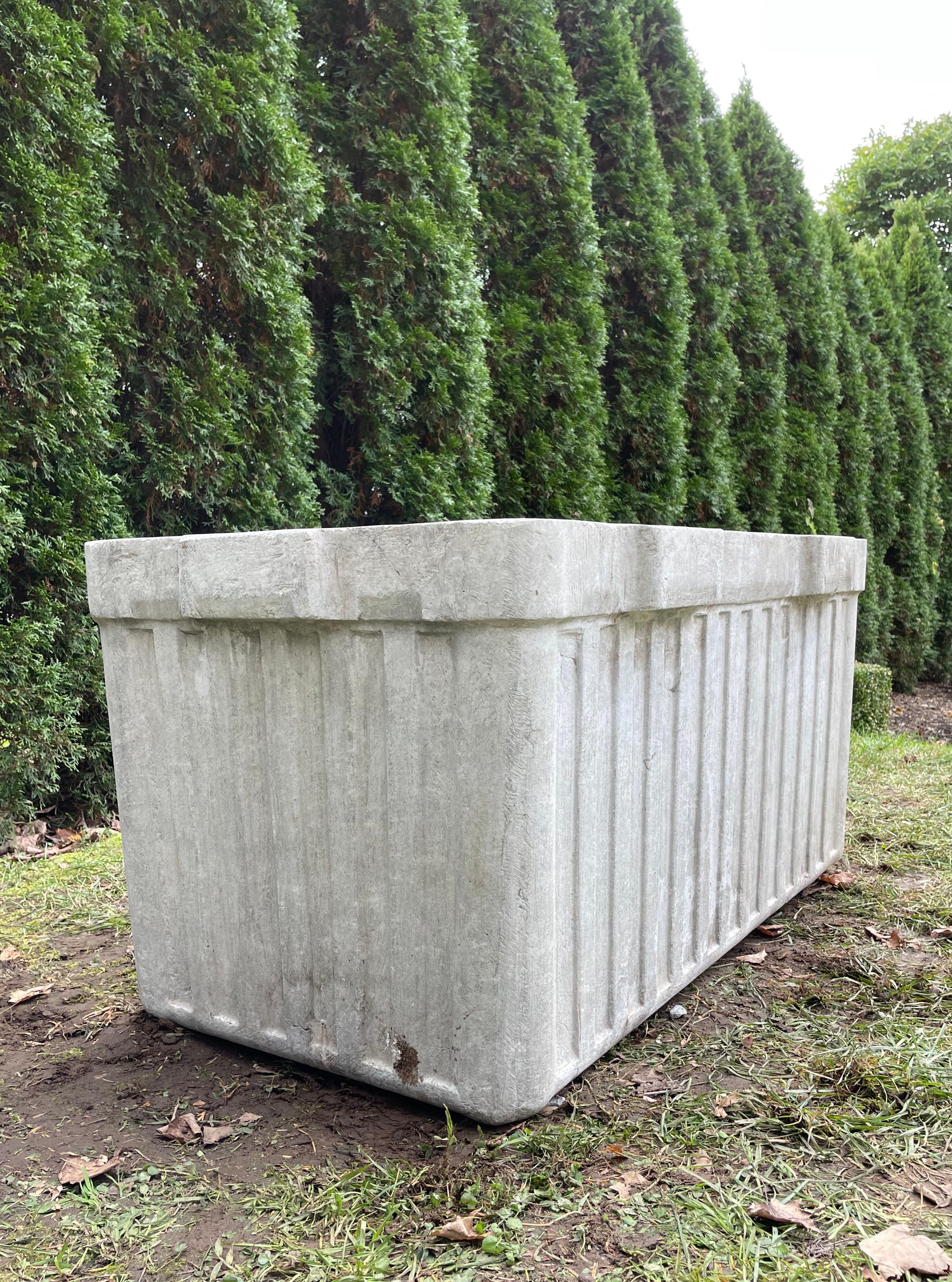 Pair of Very Large Ribbed Rectangular Willy Guhl Planters by Eternit In Good Condition For Sale In Woodbury, CT