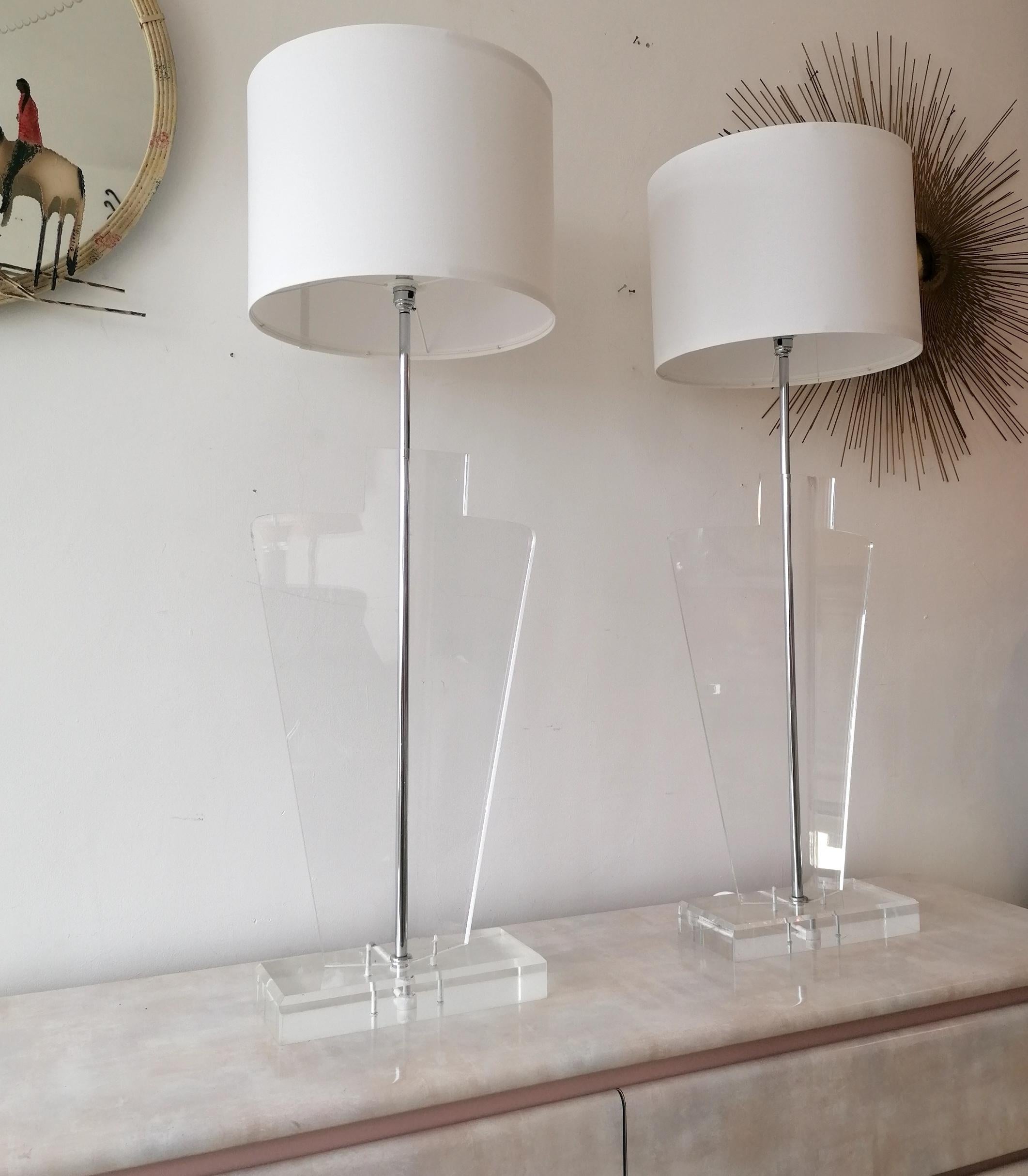 Pair of Very Large Vintage Architectural Lucite & Chrome Lamps, 1970s Italy In Good Condition In Hastings, GB
