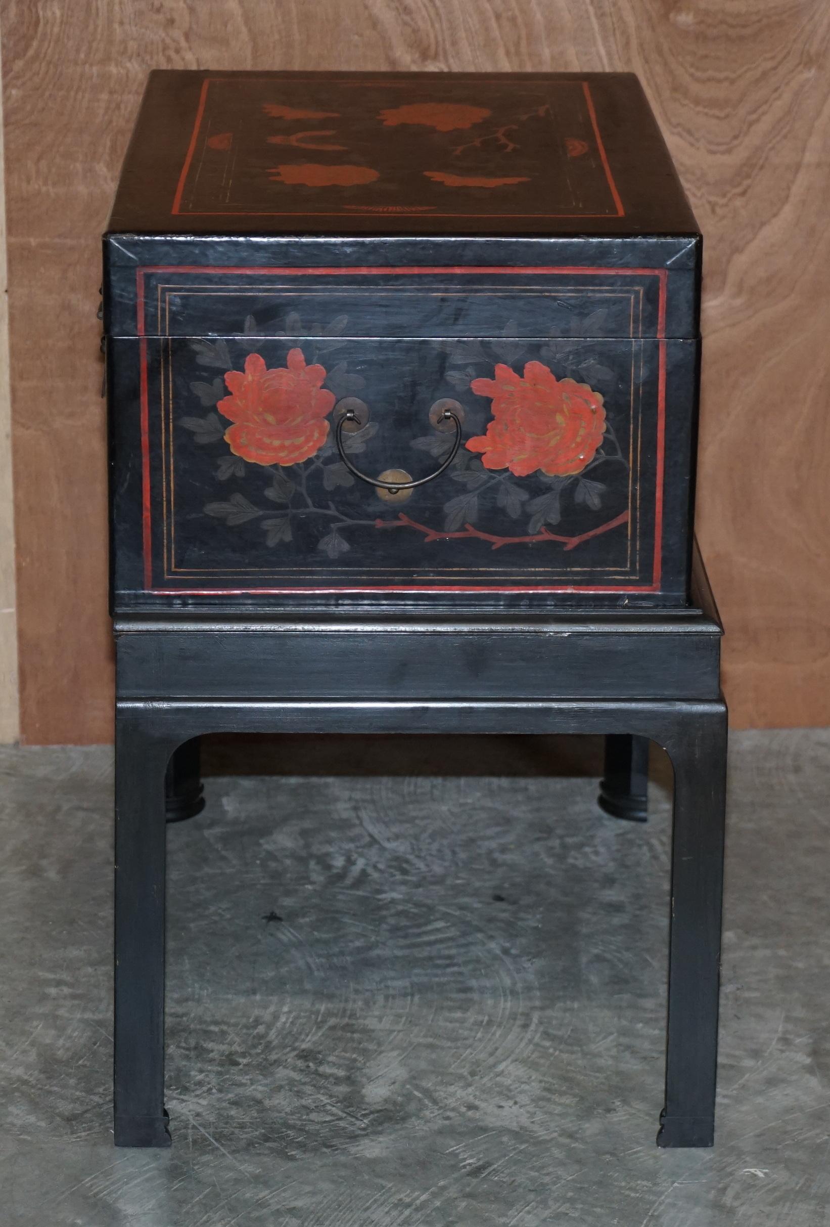 Pair of Very Large Vintage Hand Painted Chinese Trunks / Chests on Stands Tables For Sale 3