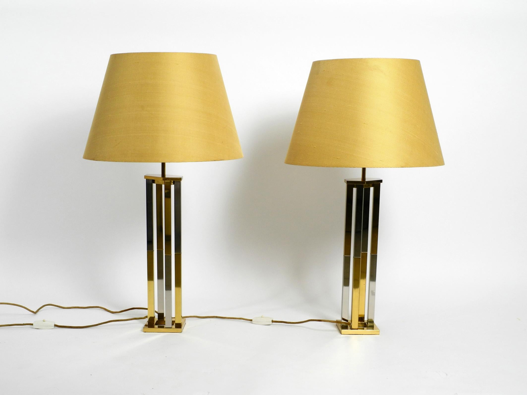 A pair of very rare large table lamps from Vereinigte Werkstätten.
With original label on both lamps. Made in Germany in the 1970s.
Great Minimalist design in original vintage condition.
Completely made of solid heavy brass. Frame in gold and