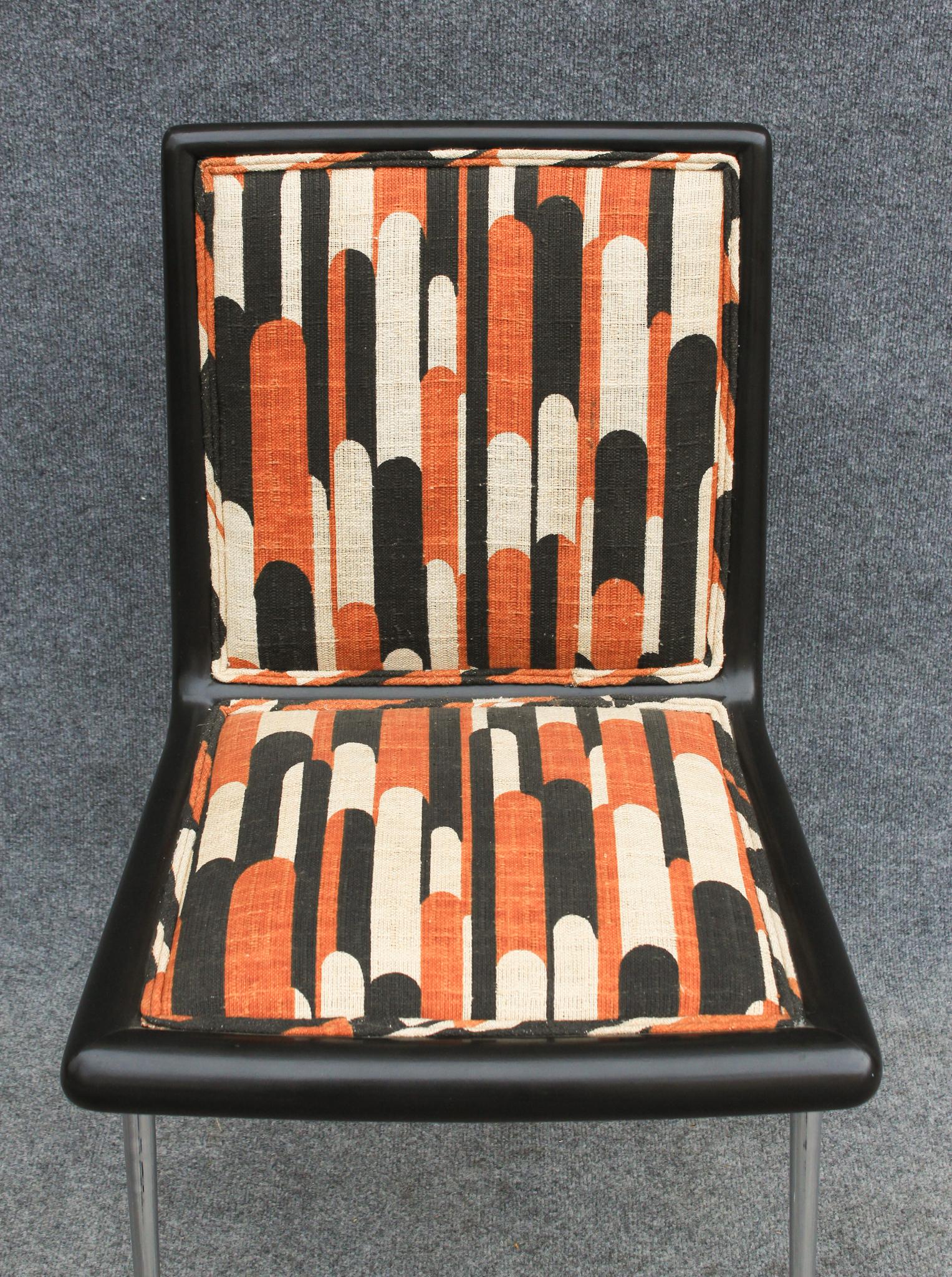 Paire de très rares chaises d'appoint T. H. Robsjohn Gibbings en bois, nickel et tissu d'ameublement en vente 1