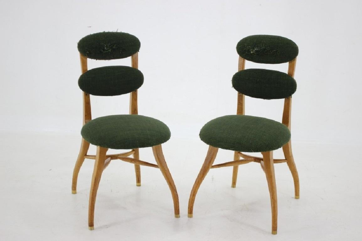 - Oak wood, brass and fabric
- Creation date: 1942 Music chair
- Model designed for the National Broadcasting House
-  Copenhagen
- good original condition 
- sturdy and stable
- need to be reupholstered 