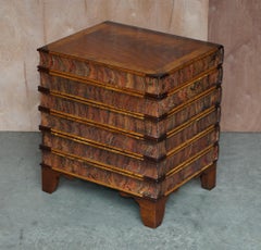 Paire de très rares tables d'appoint empilables en bois de feuillus vintage pour livres de rangement interne
