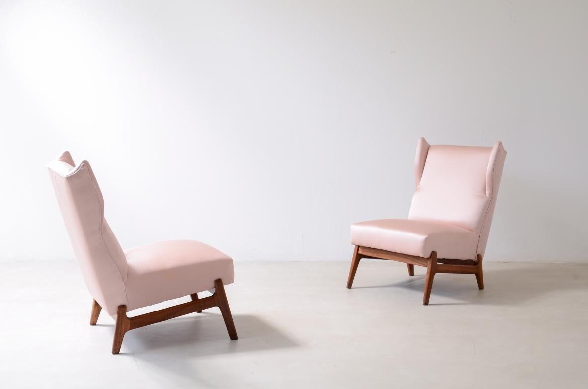 Mid-Century moderno Coppia di poltrone molto raffinate nello stile di Gio Ponti in vendita