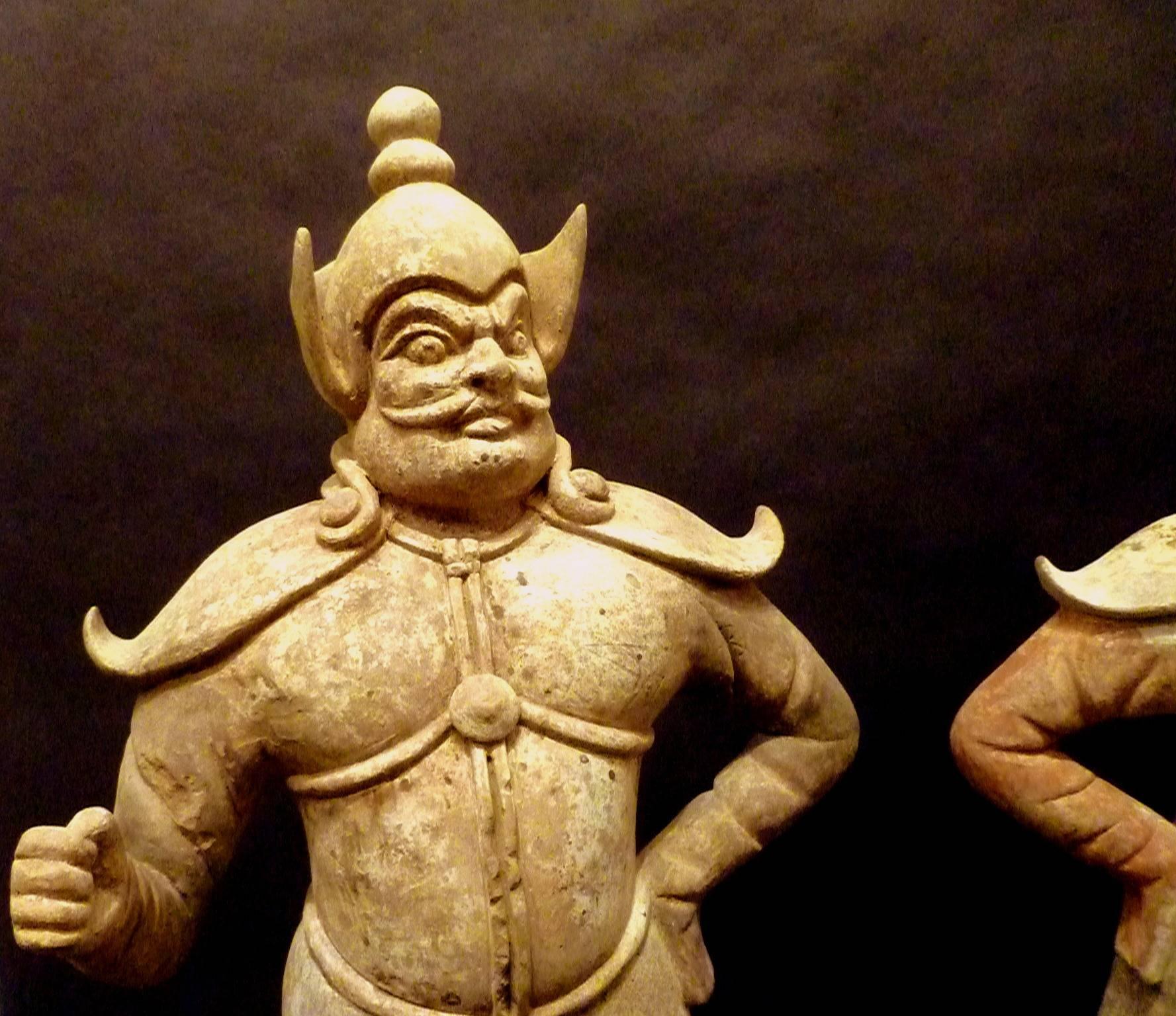 Pareja de estatuas de guardianes de cerámica de la dinastía Tang, muy refinadas, Oxford TL Tested Chino en venta