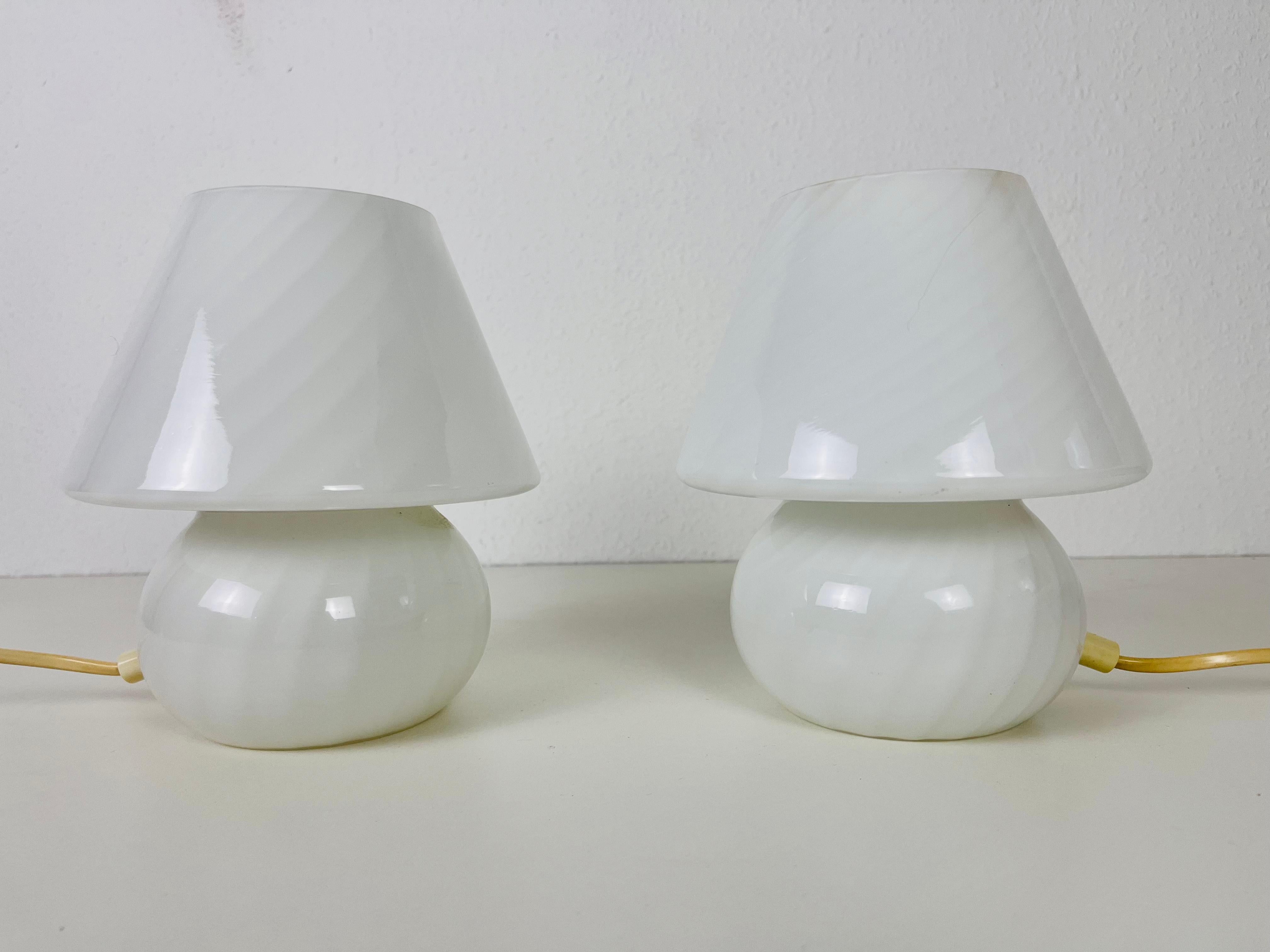 Paar Vetri D'Arte Murano Glas Pilz-Tischlampen, Italien, 1970er Jahre (Postmoderne) im Angebot