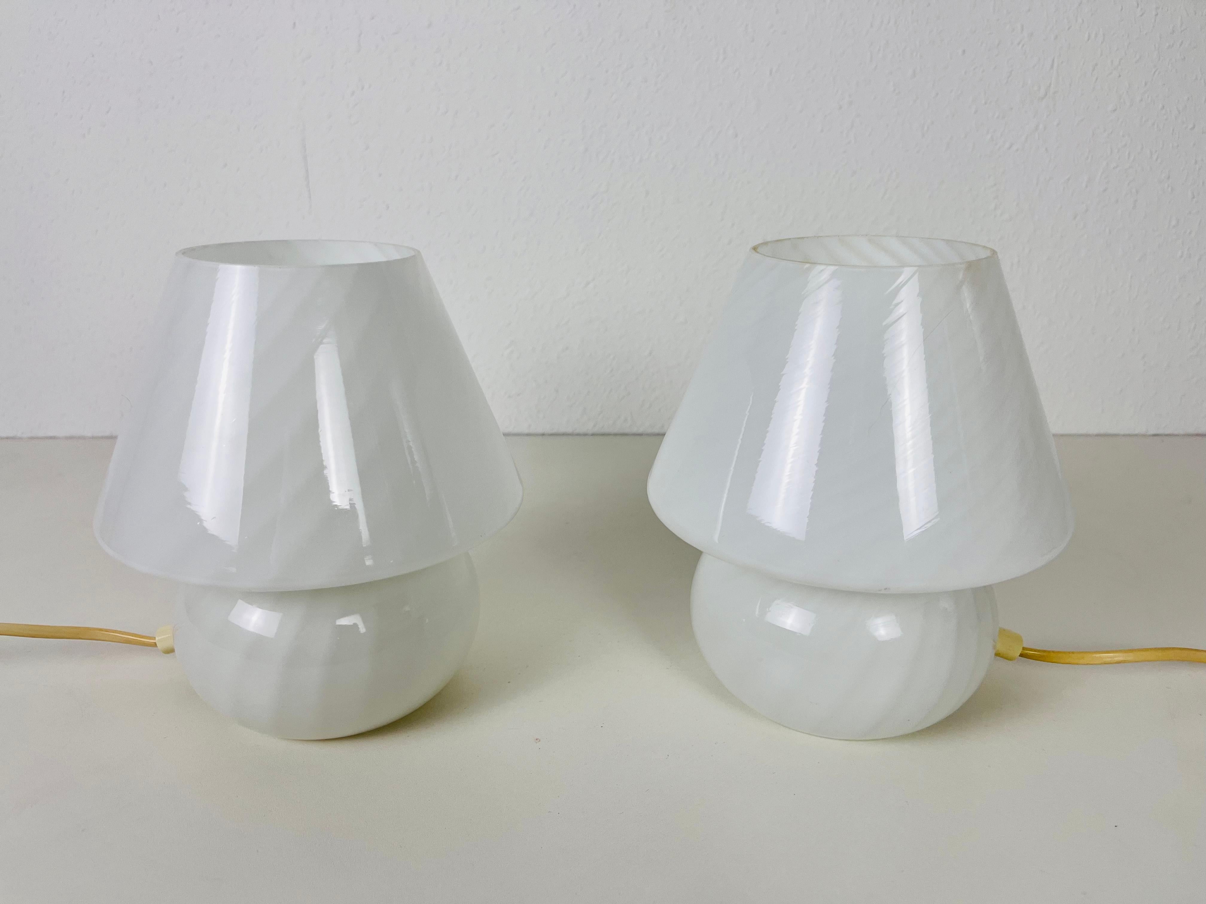 Pair of Vetri D‘Arte Murano Glass Mushroom Table Lamps, Italy, 1970s In Excellent Condition For Sale In Hagenbach, DE