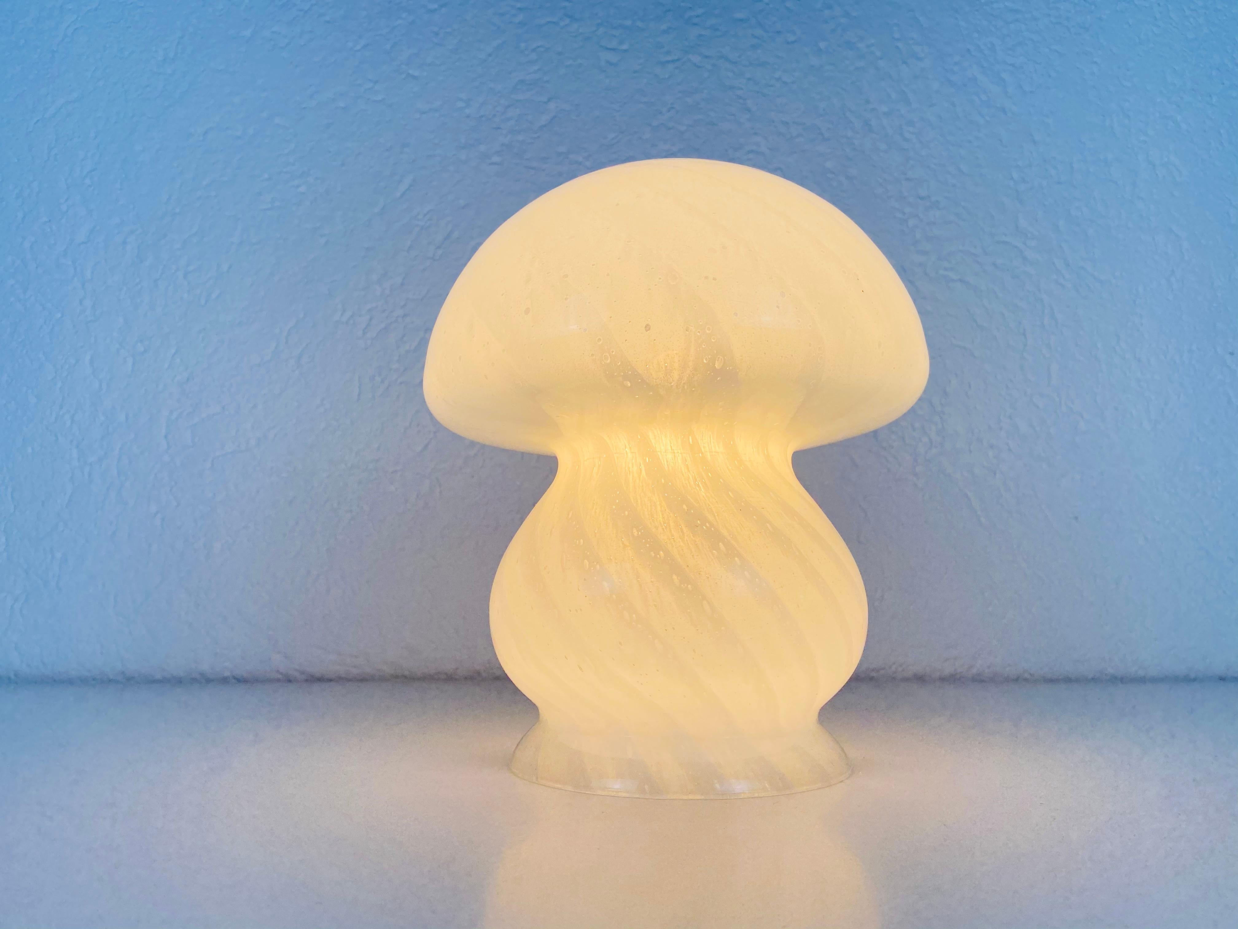 Late 20th Century Pair of Vetri d‘Arte Murano Glass Mushroom Table Lamps, Italy, 1970s For Sale