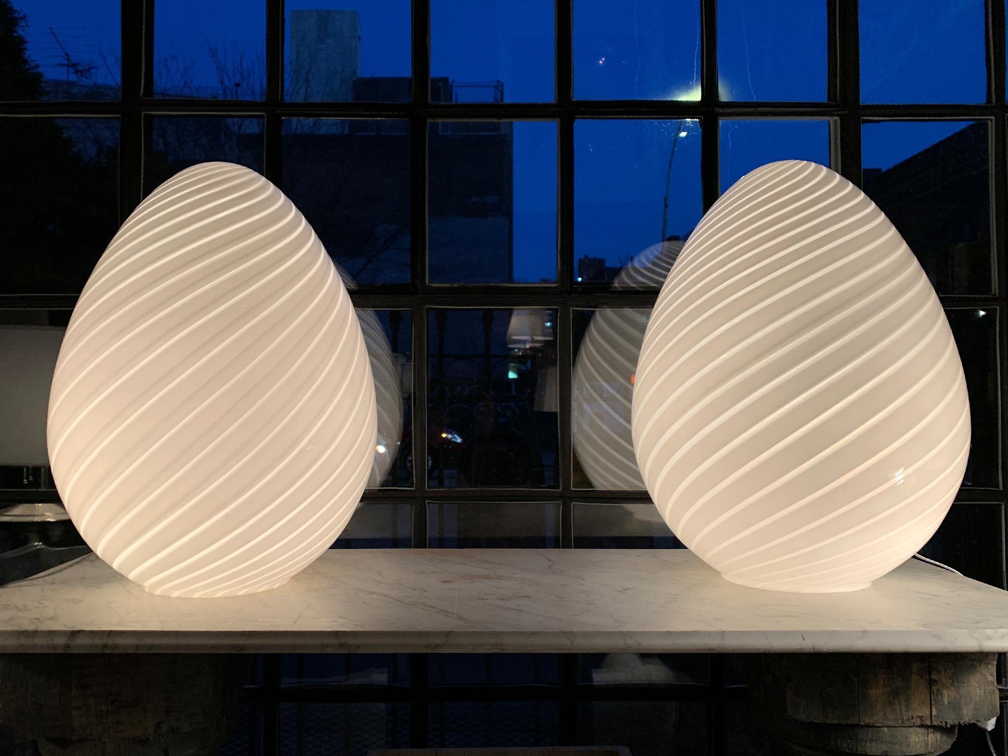 Pair of Vetri Murano Glass Egg Lamps 9