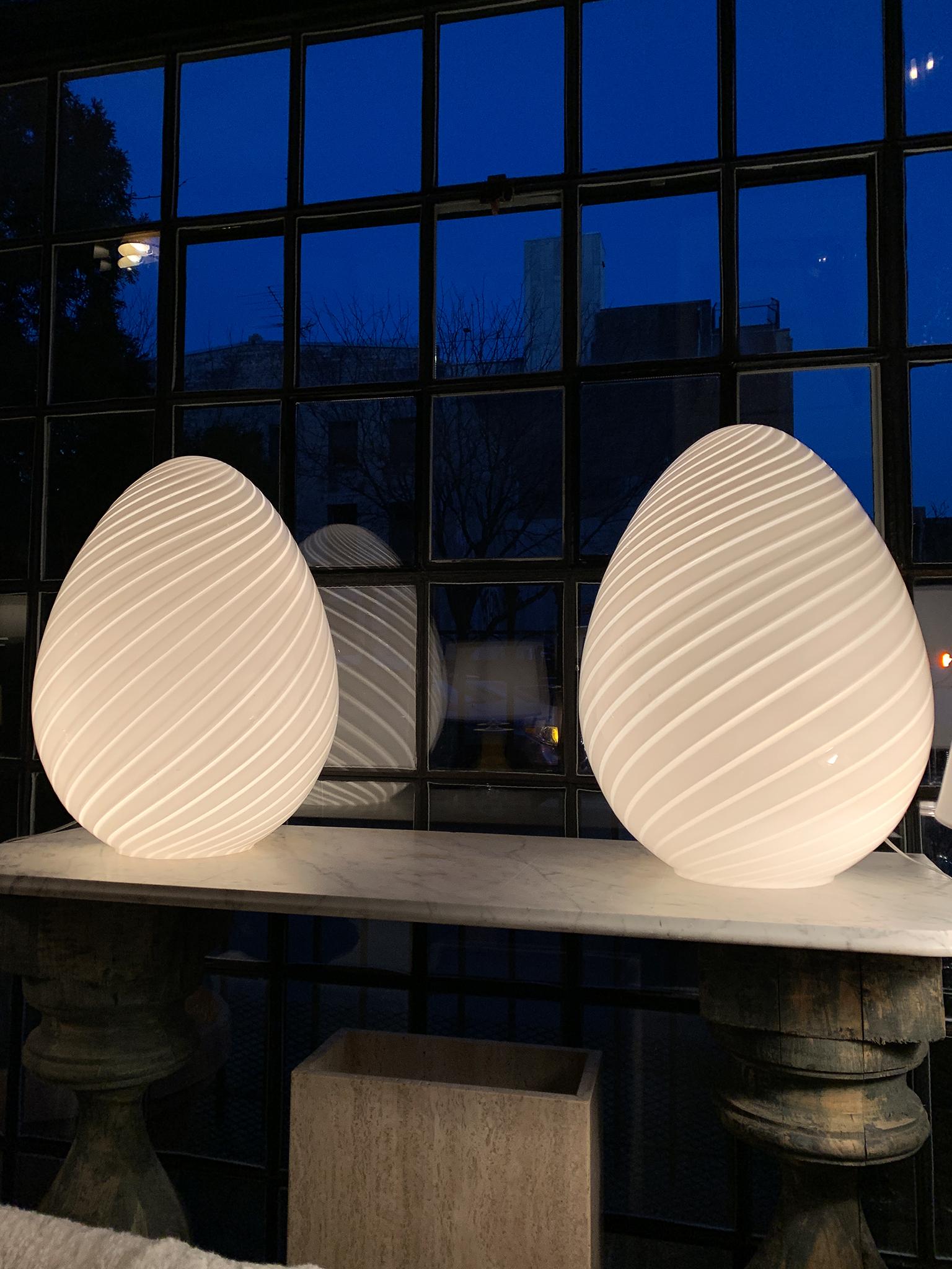 Pair of Vetri Murano Glass Egg Lamps 10
