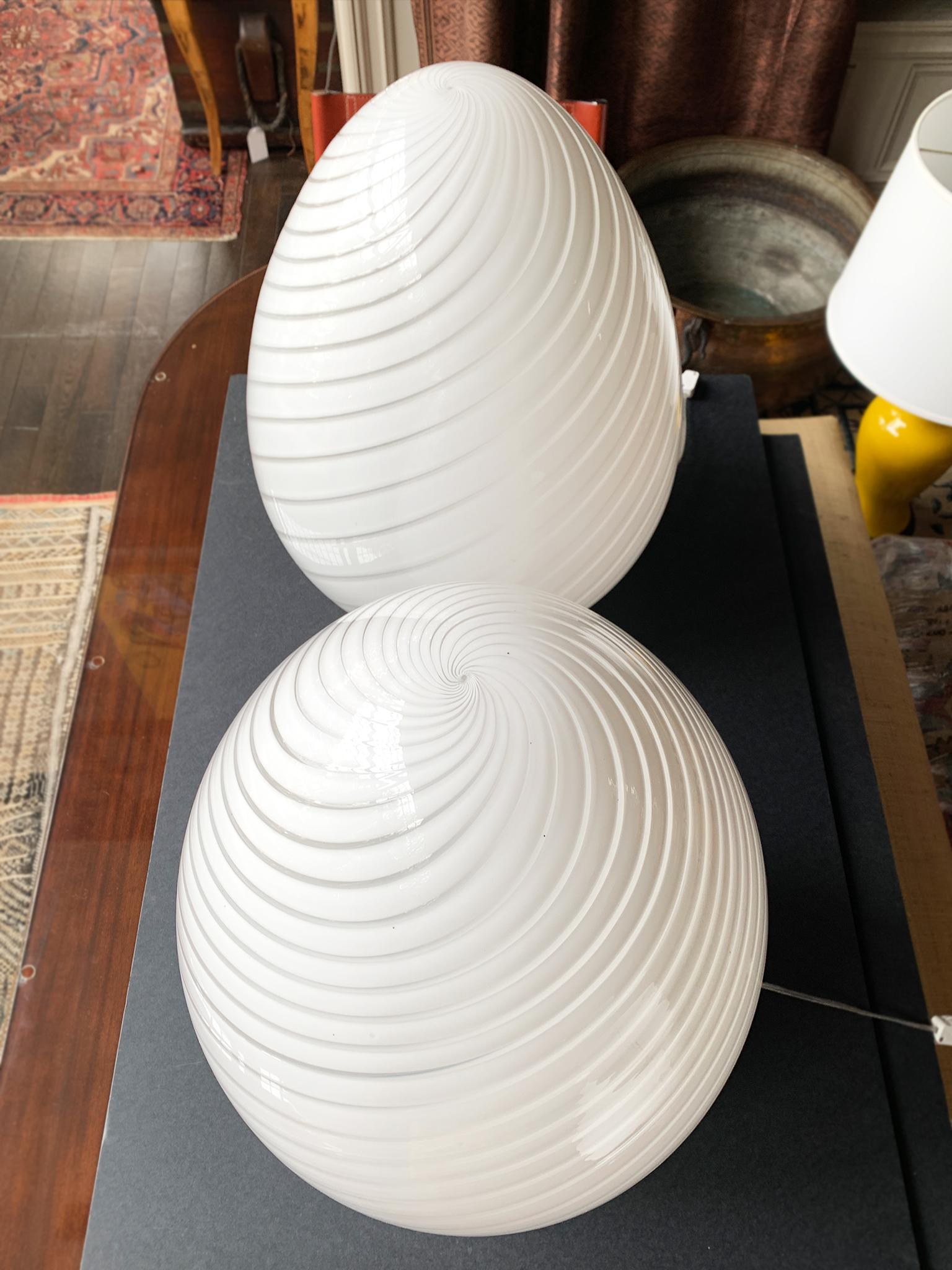 Pair of Vetri Murano Glass Egg Lamps In Good Condition In New York, NY