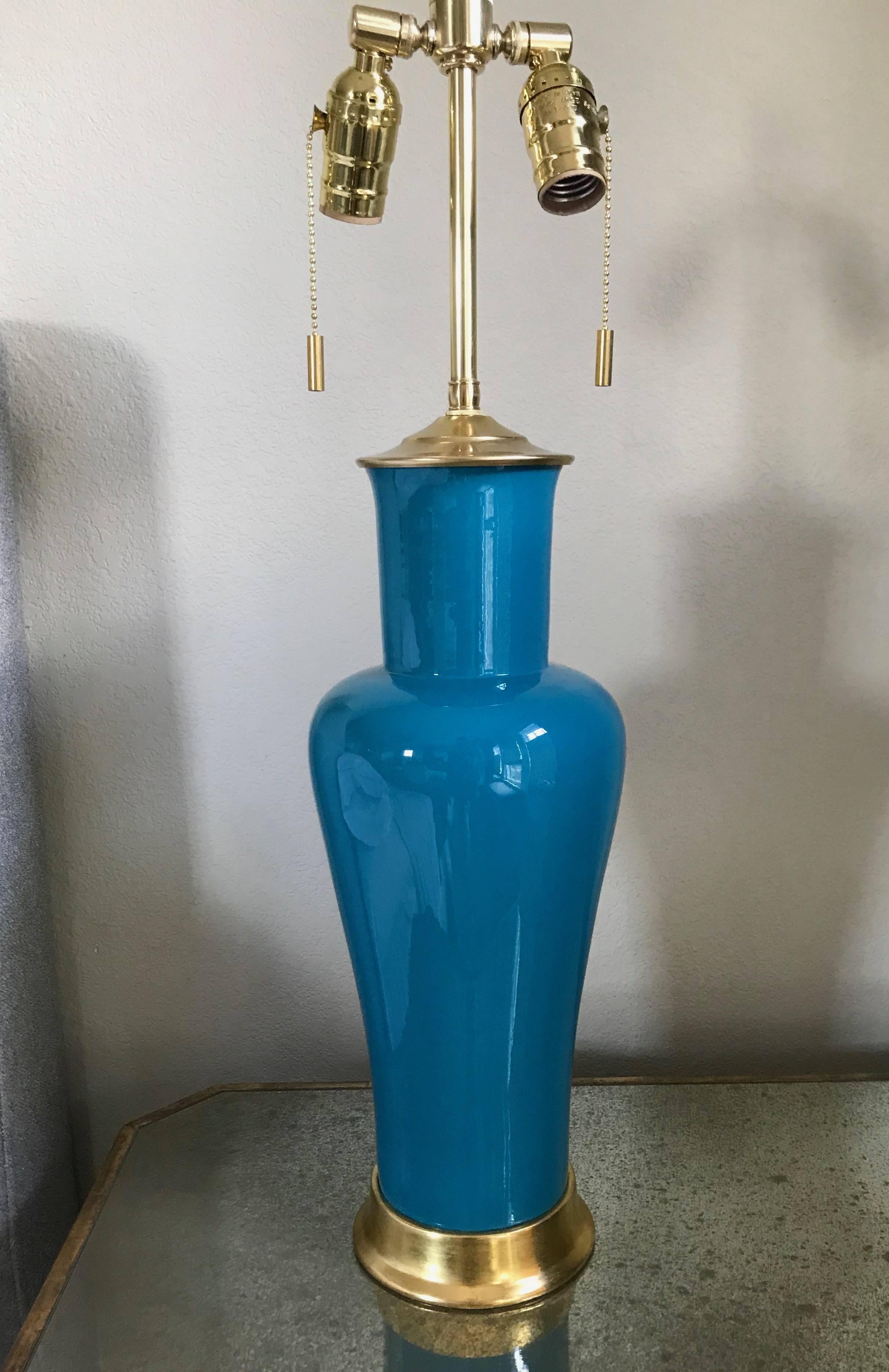 Contemporary Pair of Vibrant Teal Porcelain Lamps on 23-Karat Water Giltwood Bases