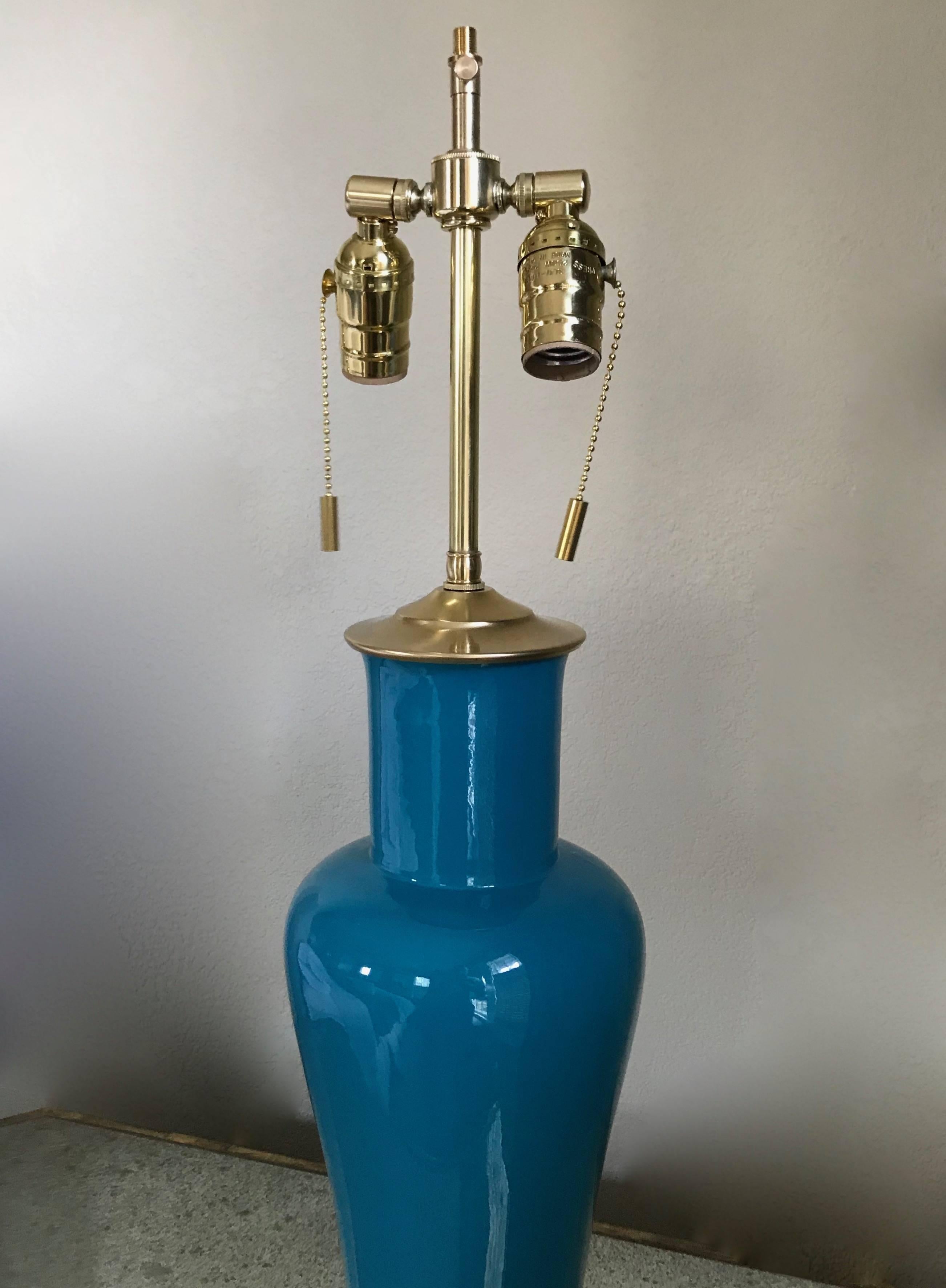 Pair of Vibrant Teal Porcelain Lamps on 23-Karat Water Giltwood Bases 1