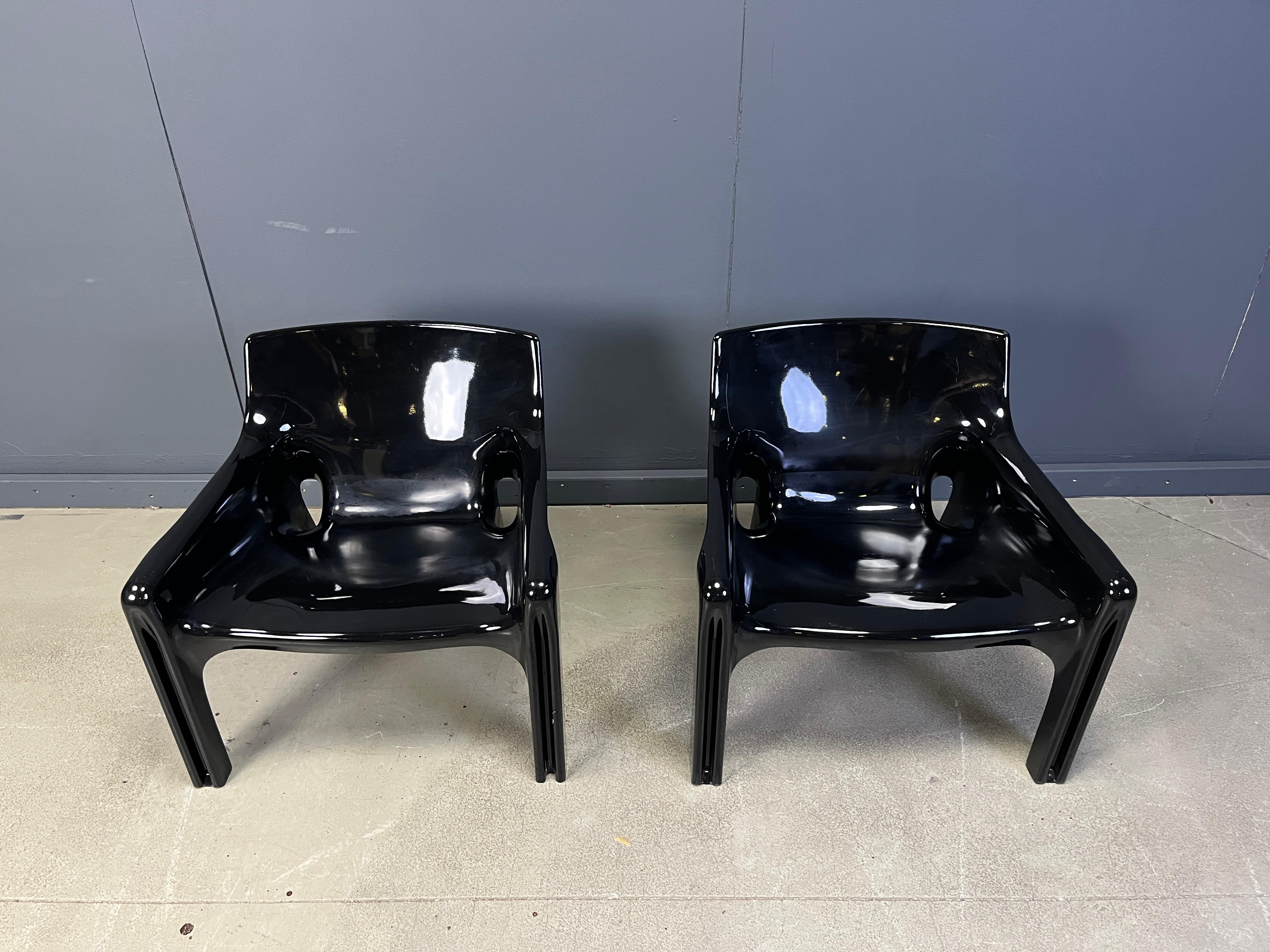 Fine XX secolo Coppia di poltrone Vicario di Vico Magistretti per Artemide, anni '70 in vendita