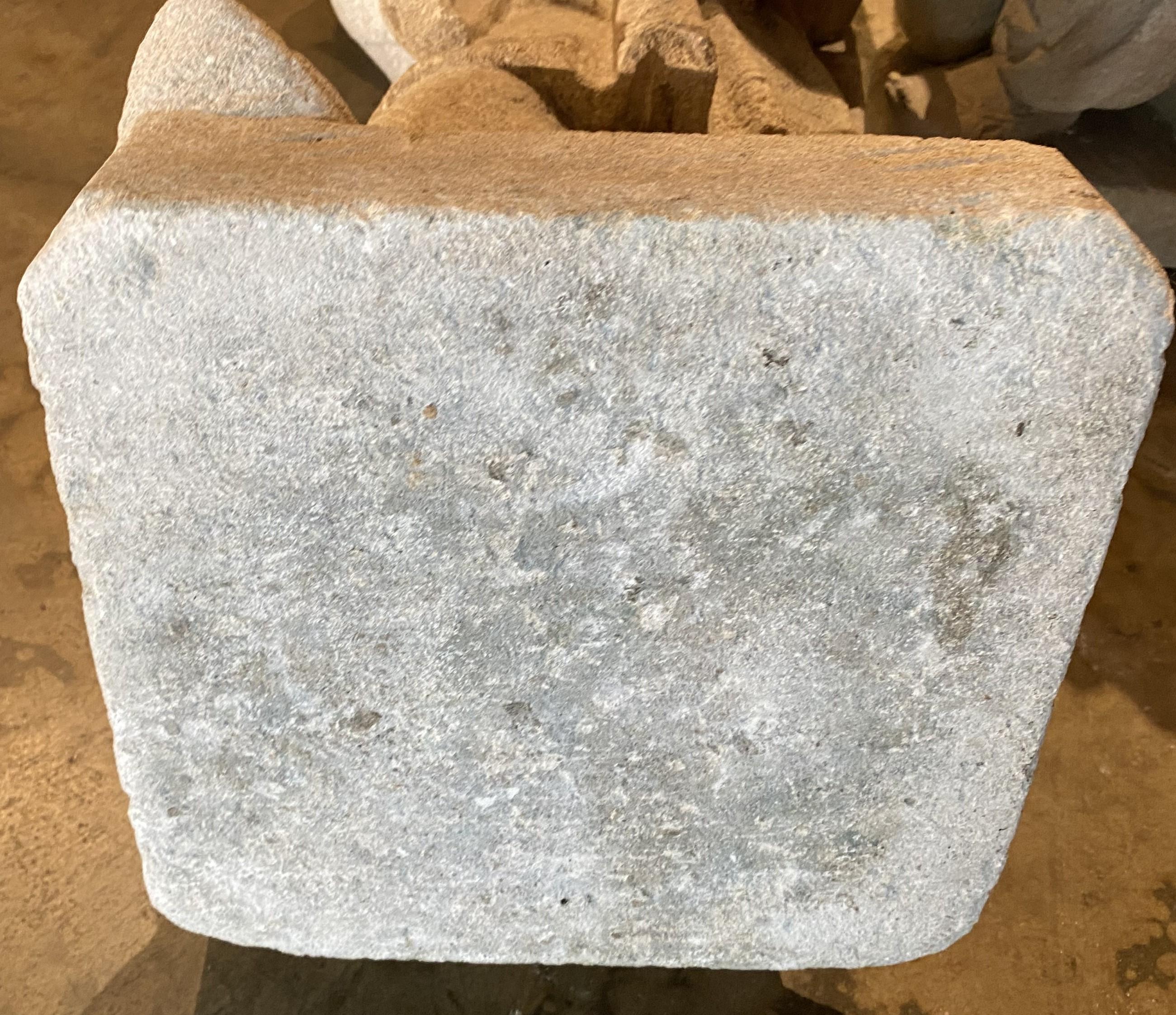 Pareja de figuras de piedra de Vicenza de músicos chinos en venta 4