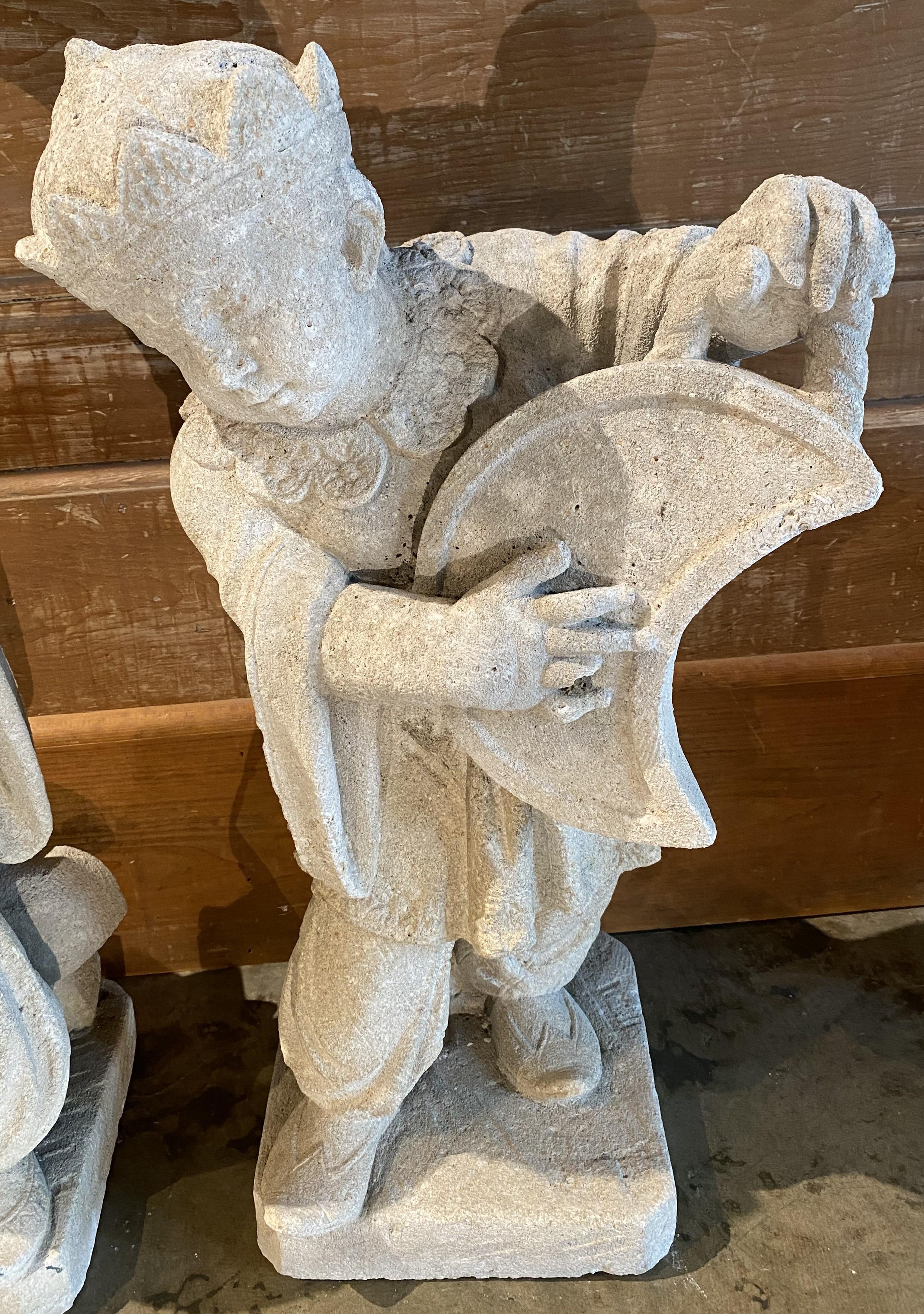 Pareja de figuras de piedra de Vicenza de músicos chinos Italiano en venta