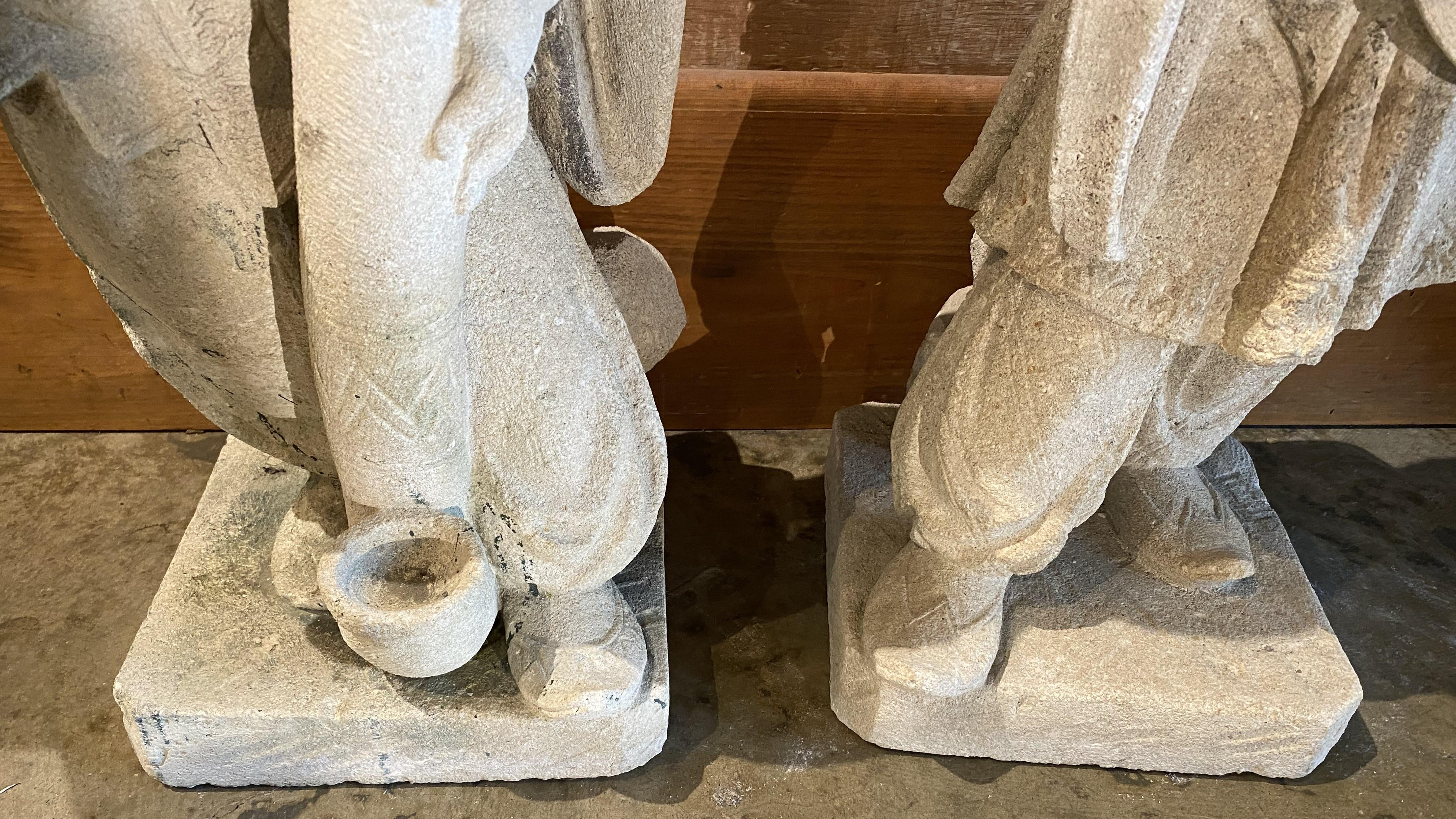 Pareja de figuras de piedra de Vicenza de músicos chinos en venta 2